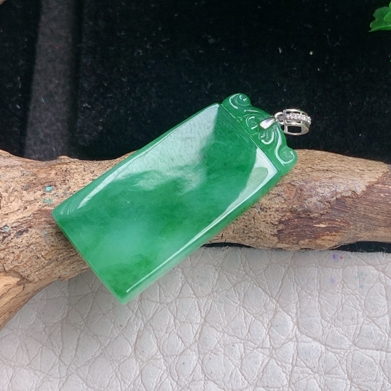 lz实拍26.2*12.5*3.3天然缅甸翡翠满绿平安无事牌玉吊坠 玉挂件