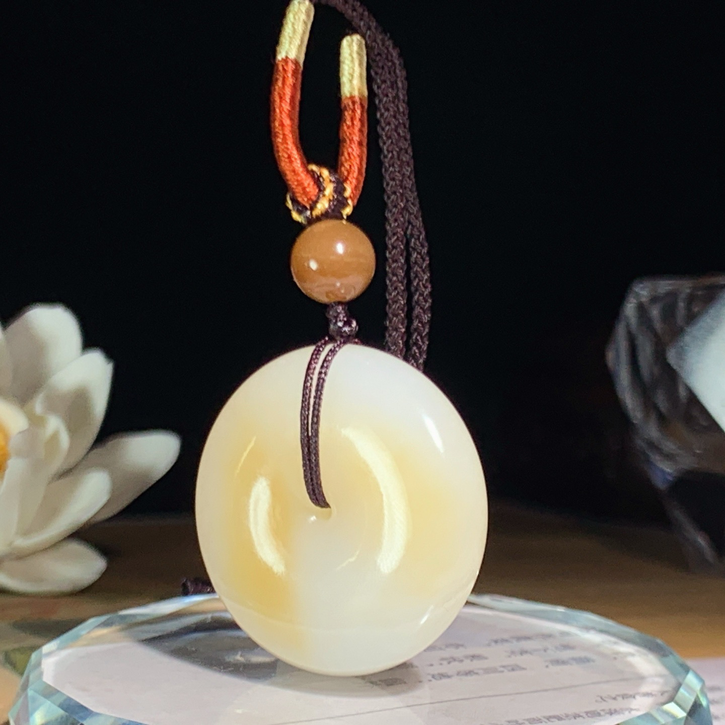 新疆和田玉且末糖平安扣挂件 尺寸31/9重19克！玉质细腻油润 底色纯净 脂粉好，品质好。lt260425