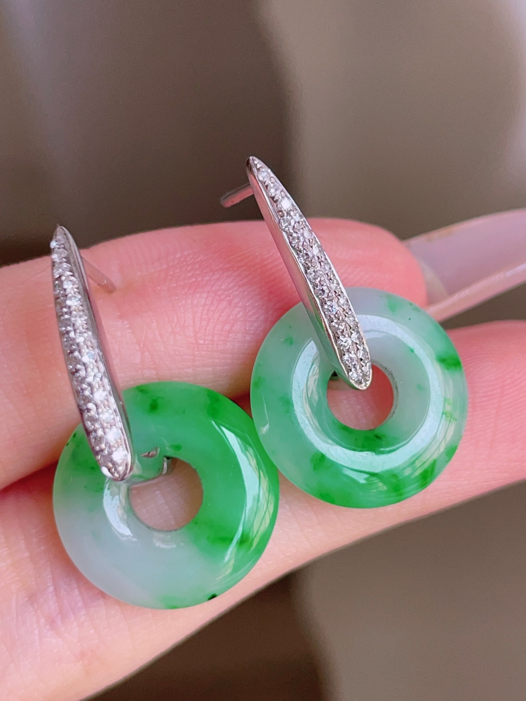 ️ 冰飘绿花甜甜圈耳坠，花色灵动，种老水润，18k金镶嵌 26/15.5/3.4