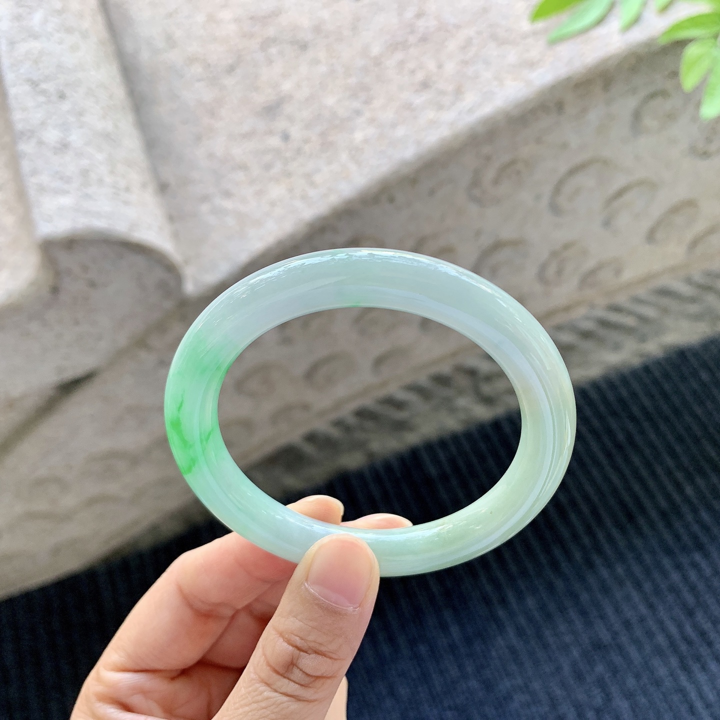 圆条53 54，圈口54/8.7/9，编码BA080471，描述飘绿，水润，种老，细腻，打灯有棉线