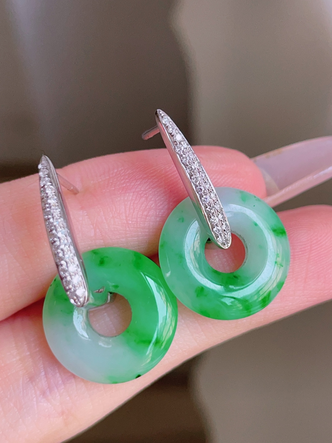 ️ 冰飘绿花甜甜圈耳坠，花色灵动，种老水润，18k金镶嵌 26/15.5/3.4