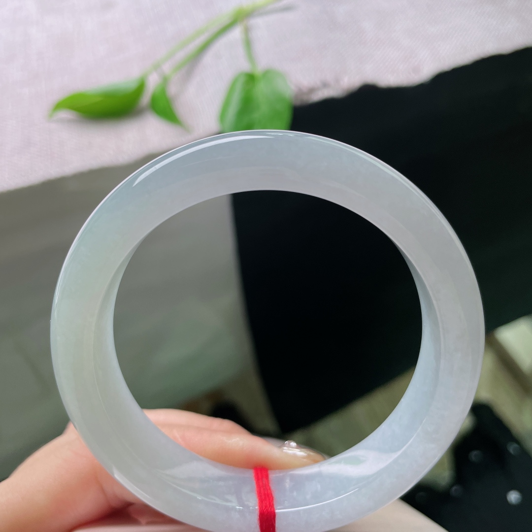 57.5/12.5/8.1。微紫底正圈，干净清润，种老，淑雅。芳卿可人，有棉线，ss48489a