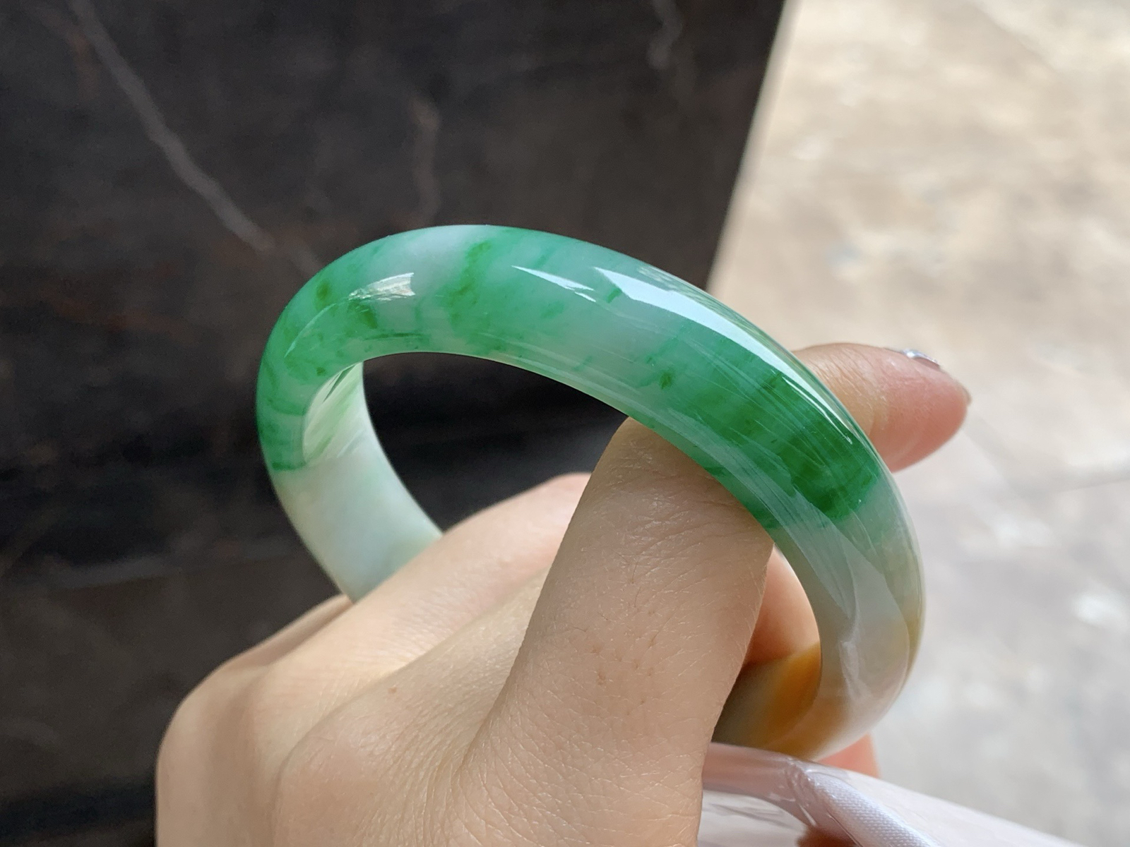 55.5-13.6-7.7

黄加绿手镯^_^底子细腻 颜色搭配漂亮