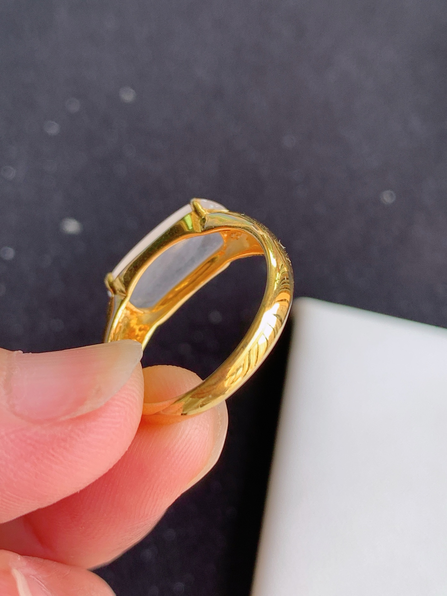 ️，18k镶嵌冰种马鞍戒，无裂，裸石尺寸：13/8/5尺寸：6/4/13/8/5，圈口：14