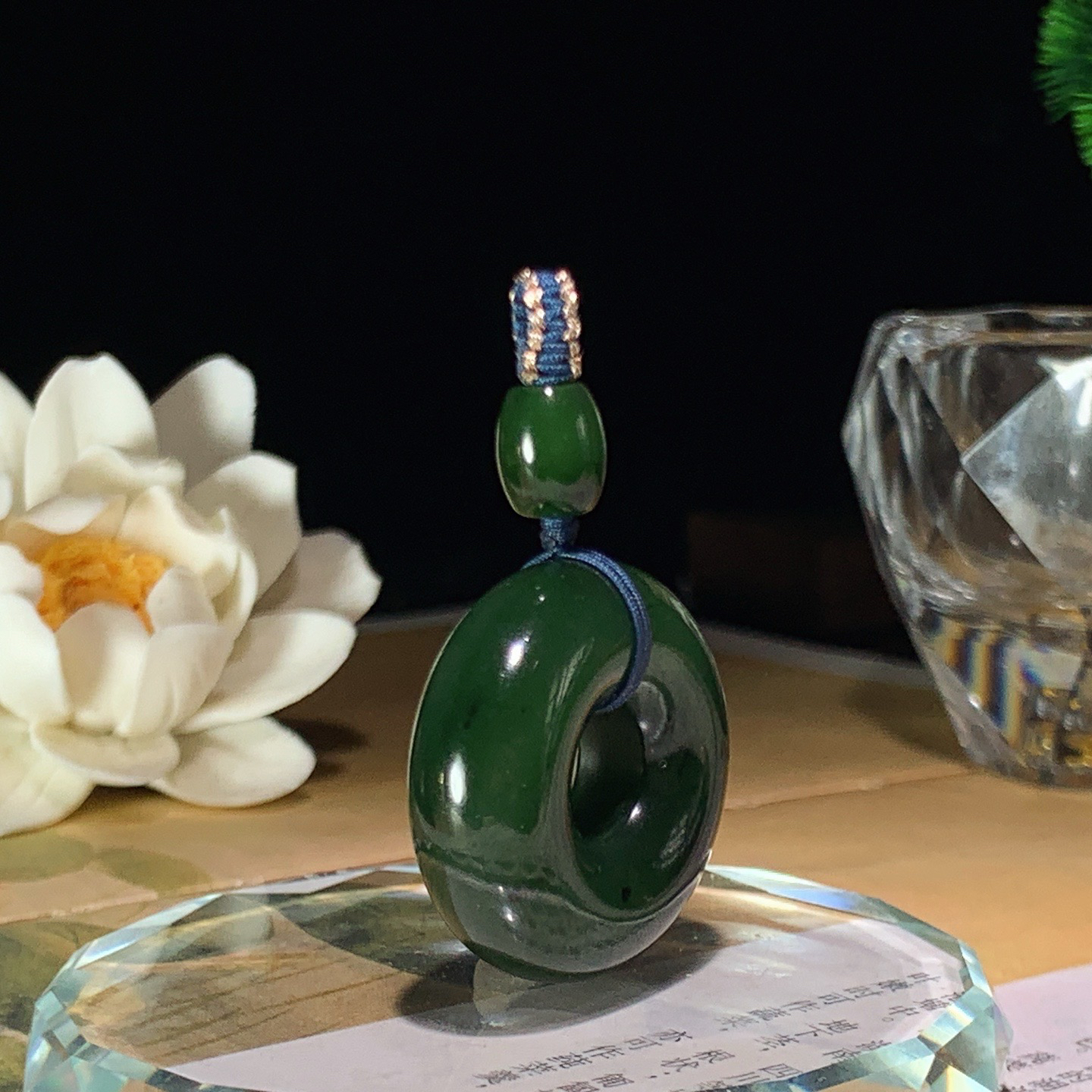 和田玉菠菜绿俄罗斯碧玉复古平安扣挂件 尺寸29/10重16.5克，玉质细腻油润 底色纯净 脂粉好，品