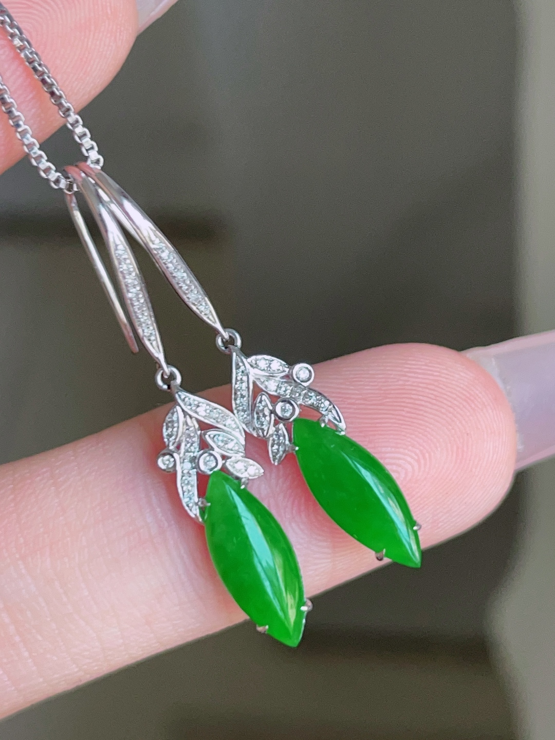 ️ 冰阳绿马眼耳坠，色泽鲜艳，种老水润，18k金镶嵌 32.5/5.4/3.8