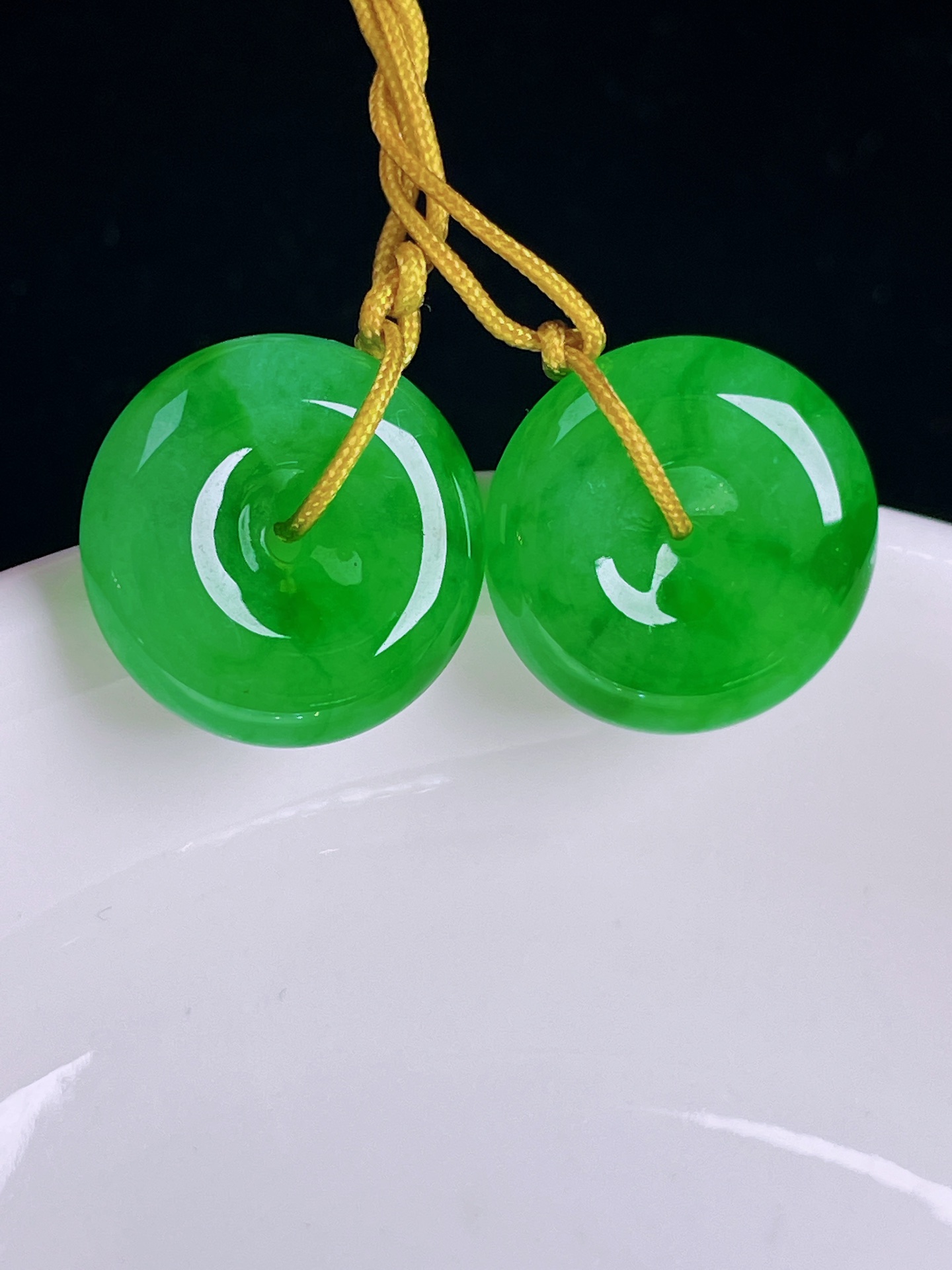 ️冰绿耳坠，老种起光，细底通透，尺寸：15/4.6mm，0425