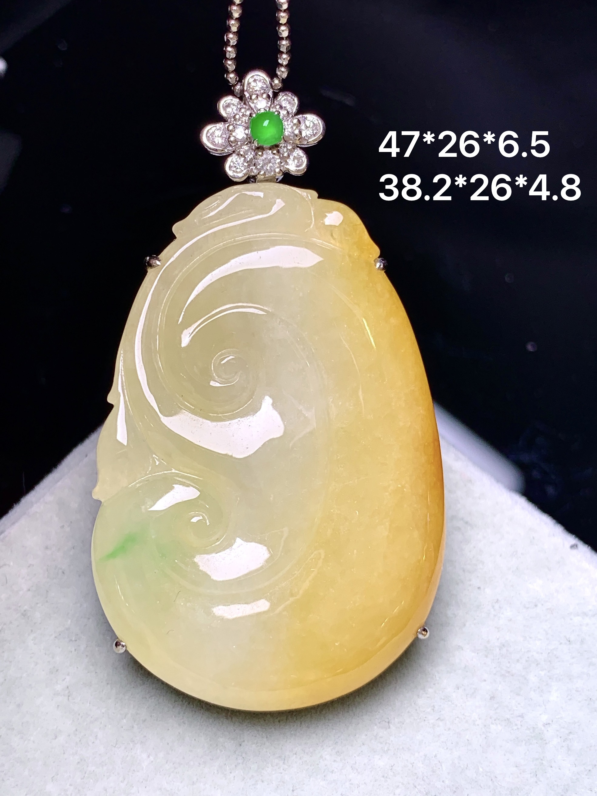 18k金钻镶嵌黄翡如意吊坠 玉质细腻 色泽艳丽清新 水润亮眼 整体尺寸47*26*6.5b1