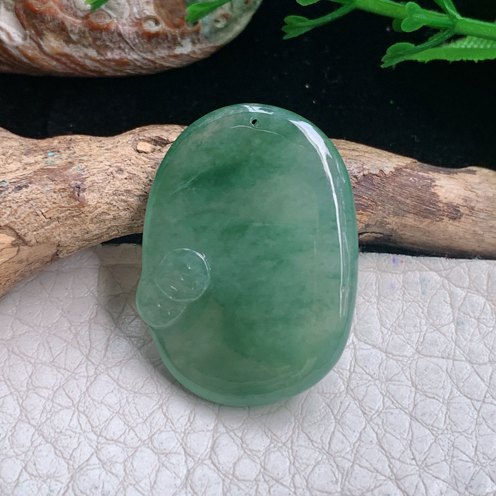 lz实拍30*21.6*6.5天然缅甸翡翠冰绿一路平安，一路顺玉吊坠 玉挂件