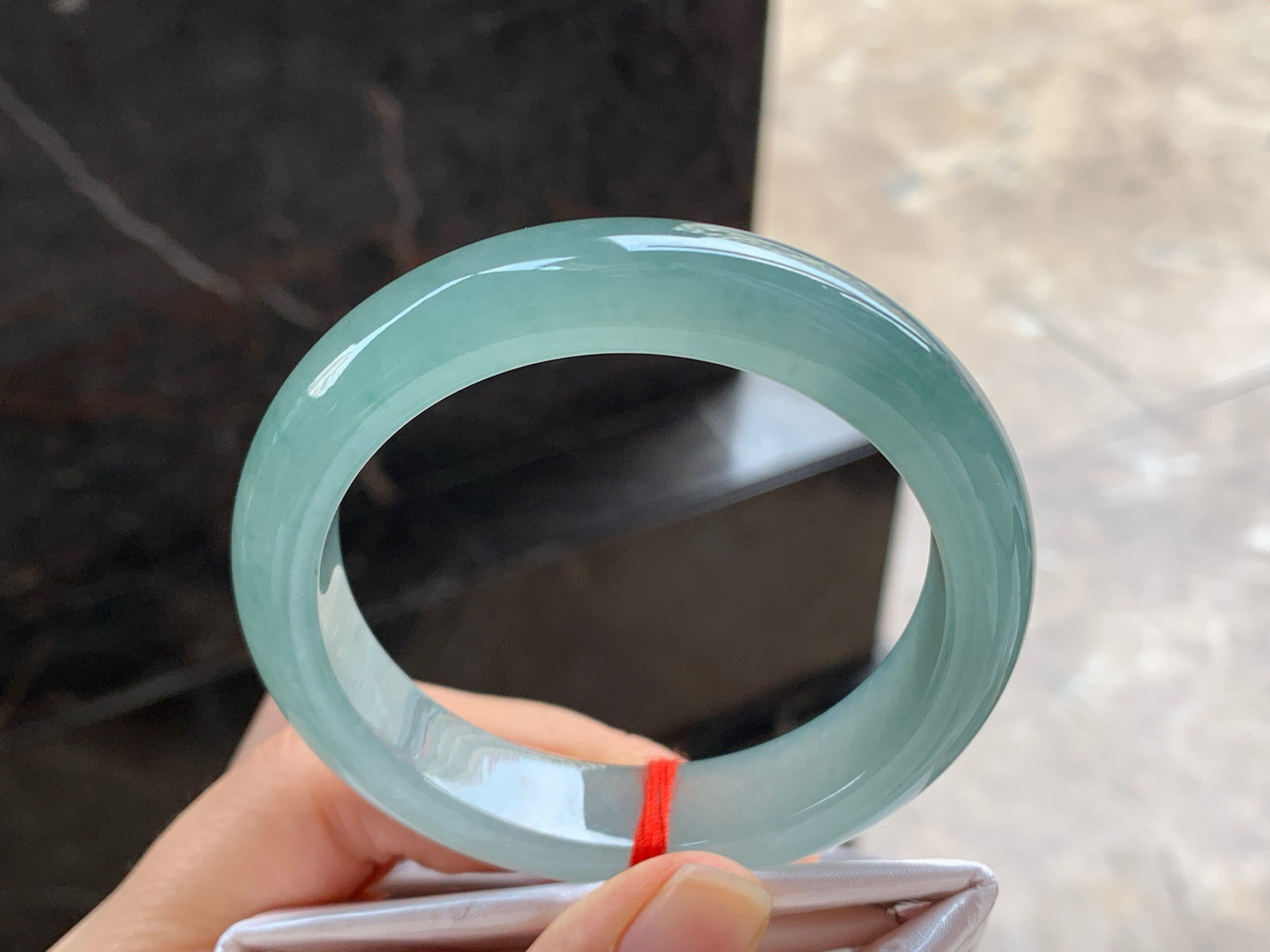 55.5-12.8-8.7

冰蓝水手镯^_^鲜艳