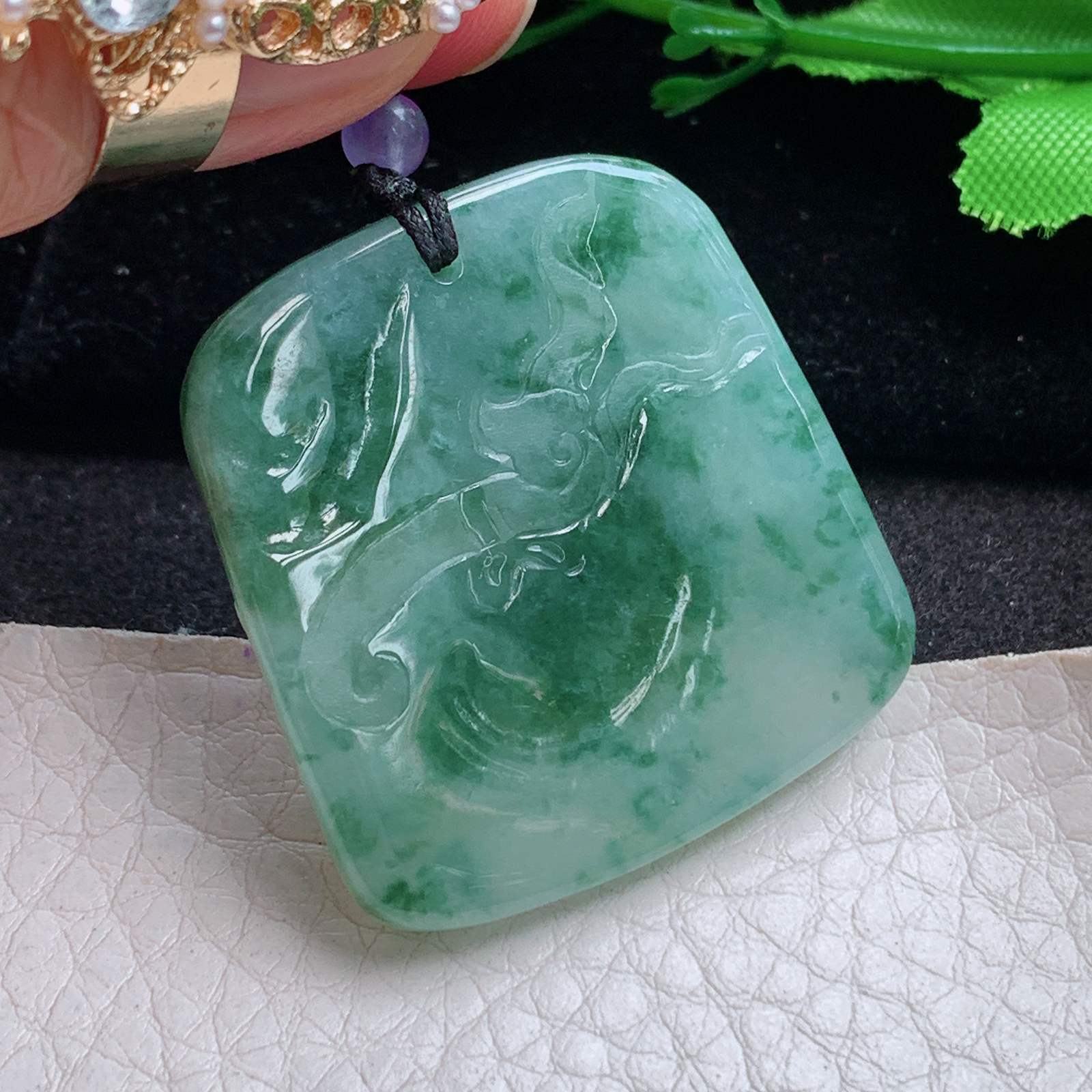 实拍t35*33*7.3缅甸翡翠A货精雕冰飘花立体麒麟 瑞兽麒麟玉吊坠 玉挂件