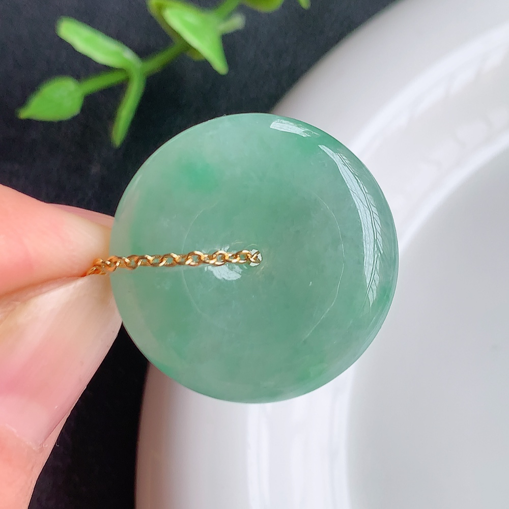 冰润飘花平安扣吊坠，厚装饱满，冰润剔透，细腻水足，种质润泽，飘花灵动，佩戴优雅大气，W   449.22尺寸：24.5-5.8mm