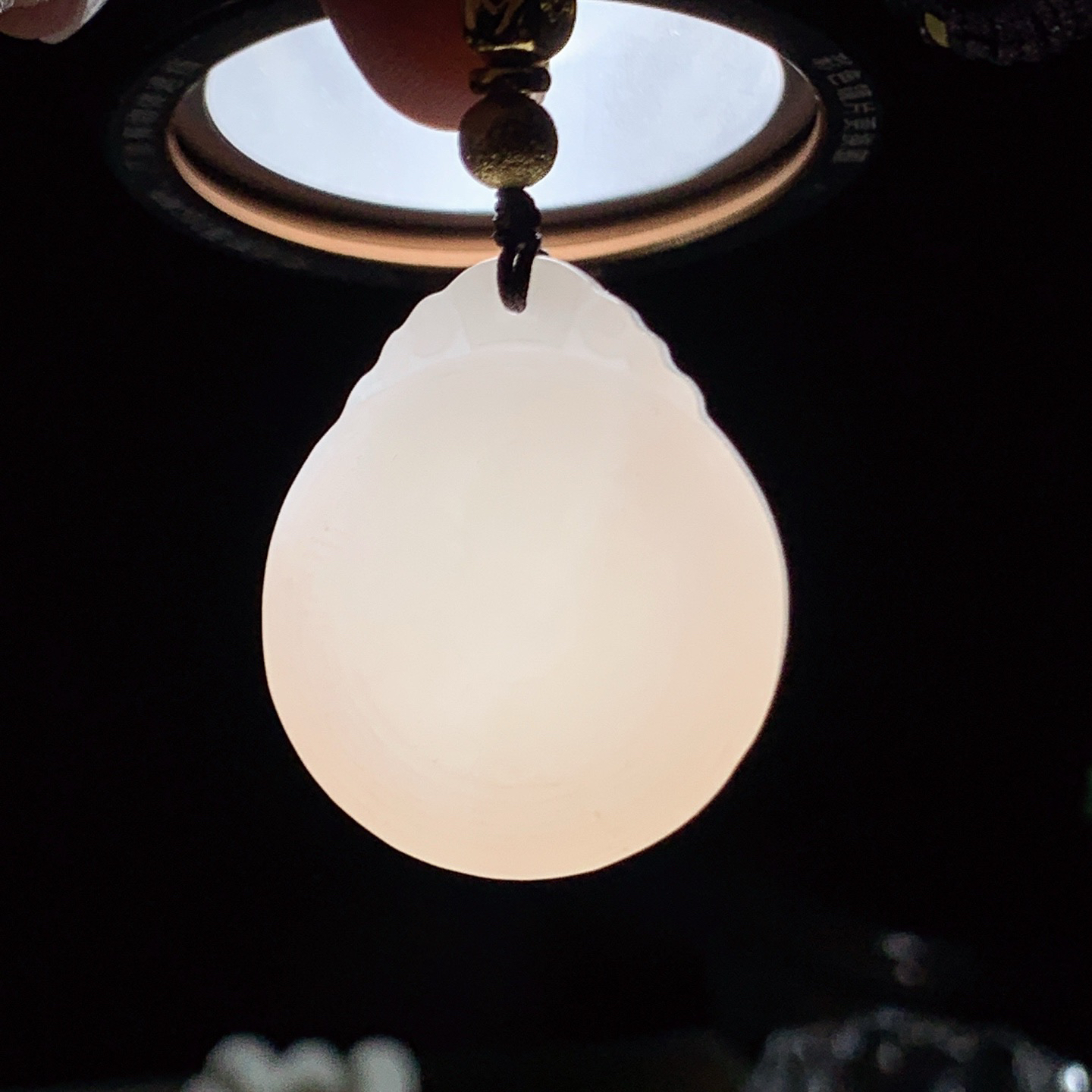 和田玉白玉白玉佛引福来挂件 尺寸36/30/12重27.5克。玉质细腻油润。手推出油。佩戴高端典雅。lt260425