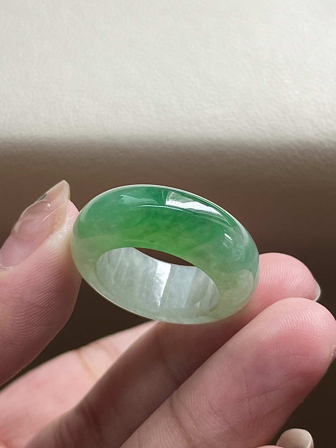 指环，飘花灵动，种老细腻形体佳，尺寸：17.1*8.7*4.9，a60425