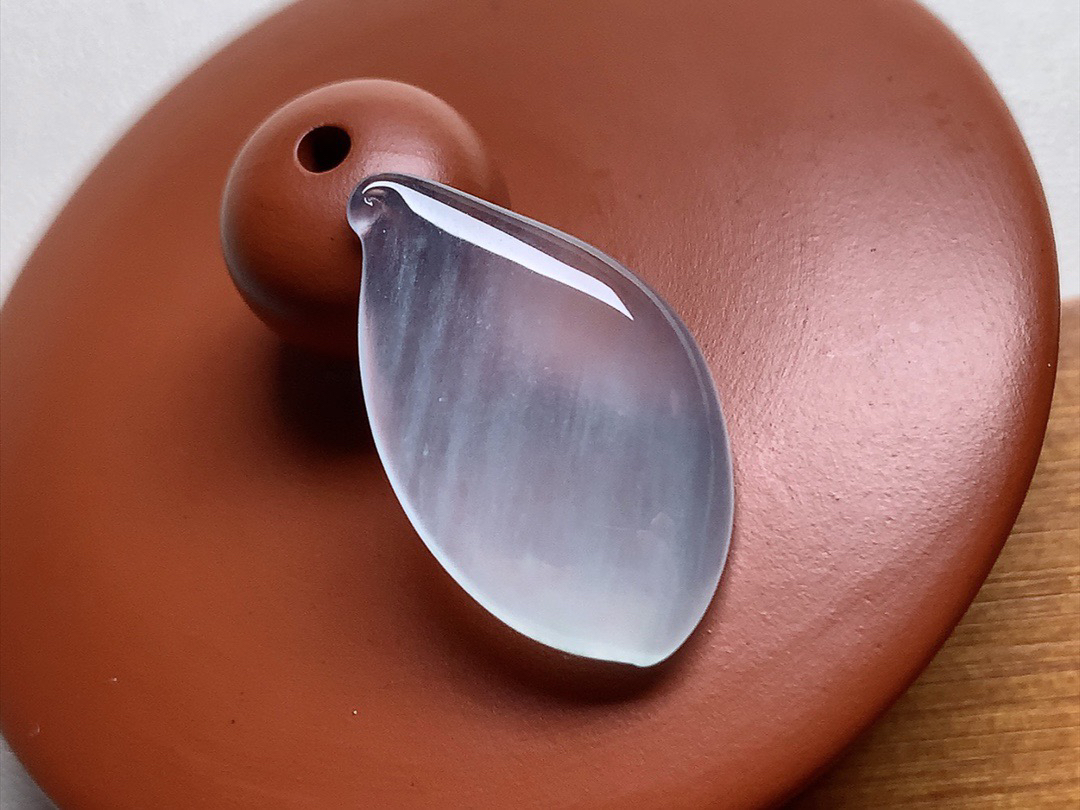 冰福瓜 种水很好，冰透起胶感，尺寸23*14*4.2..