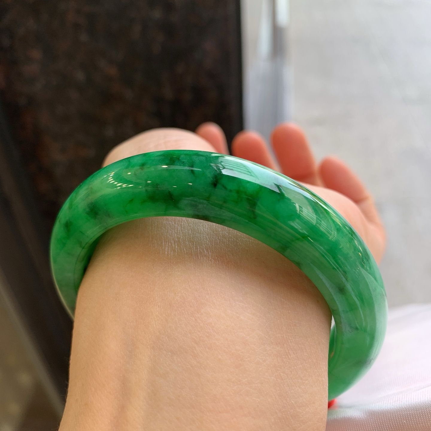 正圈满色，表皮微瑕疵，尺寸：58.3/13.5/10，色辣