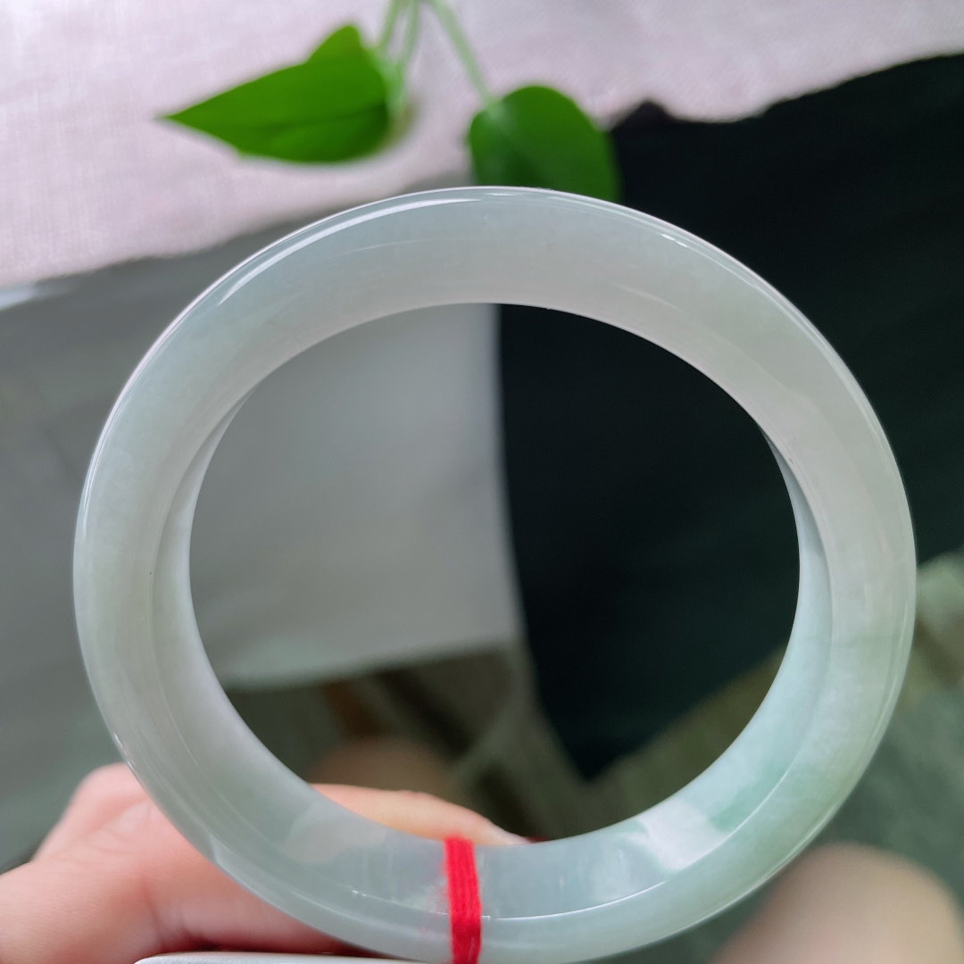 58.1/12.6/8.2，浅绿底正圈，肉质细腻干净，清爽自然，落落大方，无裂，ss51979a