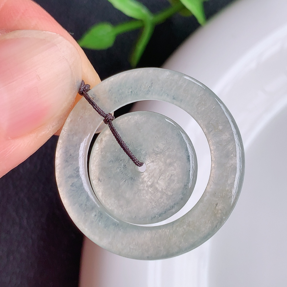 冰润饱满子母平安扣，老坑冰种材料，种水上乘，冰胶感十足，莹润通透，不可多得佳品，高收藏价值  W  449.22尺寸：27.2-3.2mm