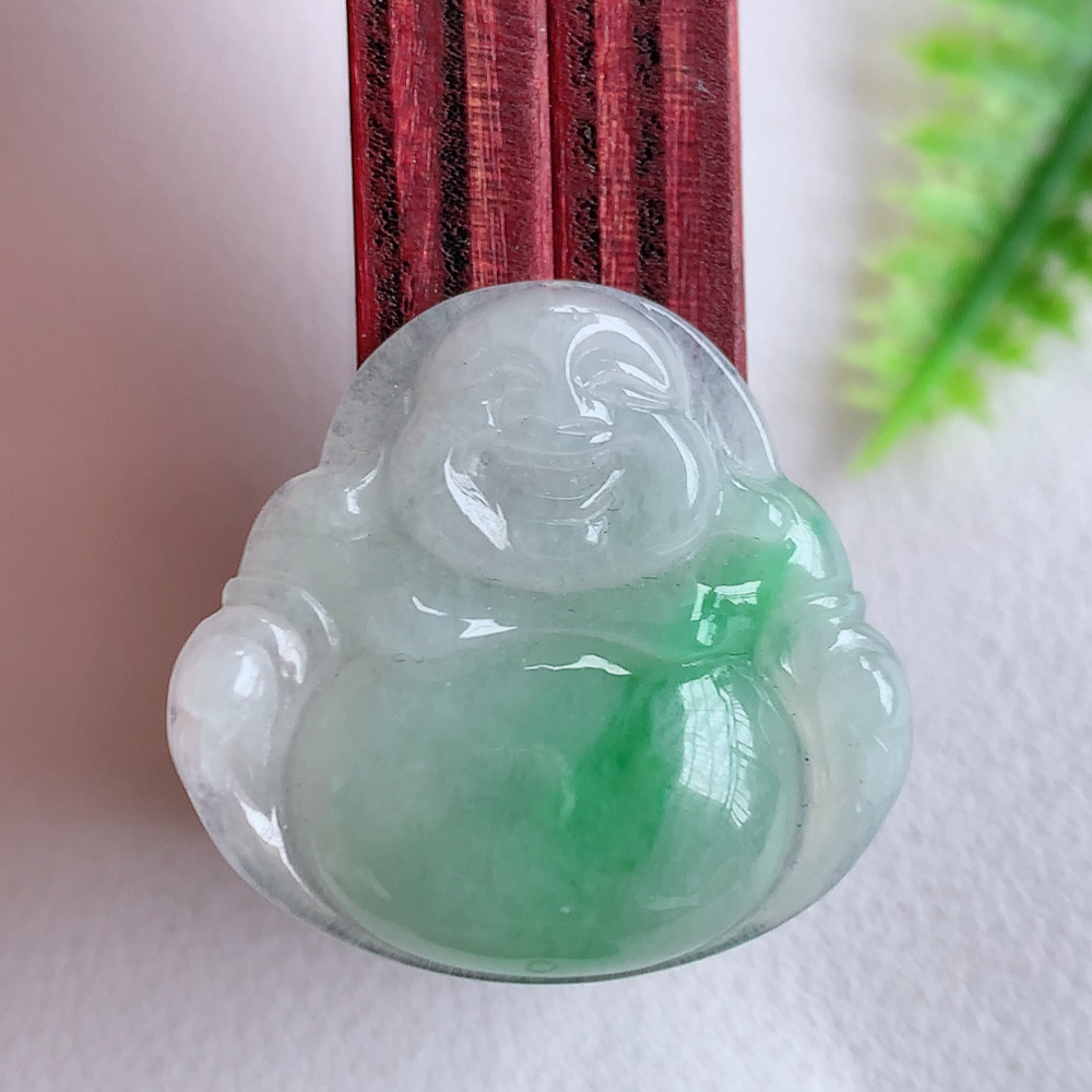 冰润佛公翡翠吊坠，澄净美好的冰润福佛，水足丰盈，灵润、细腻，表情刻画入木三分，盈满欢喜， W357.22尺寸：24.2-25.5-4.8mm