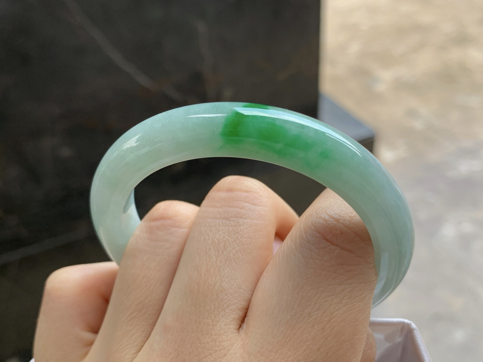 53-9.5-8.1

带色手镯^_^玉质温润