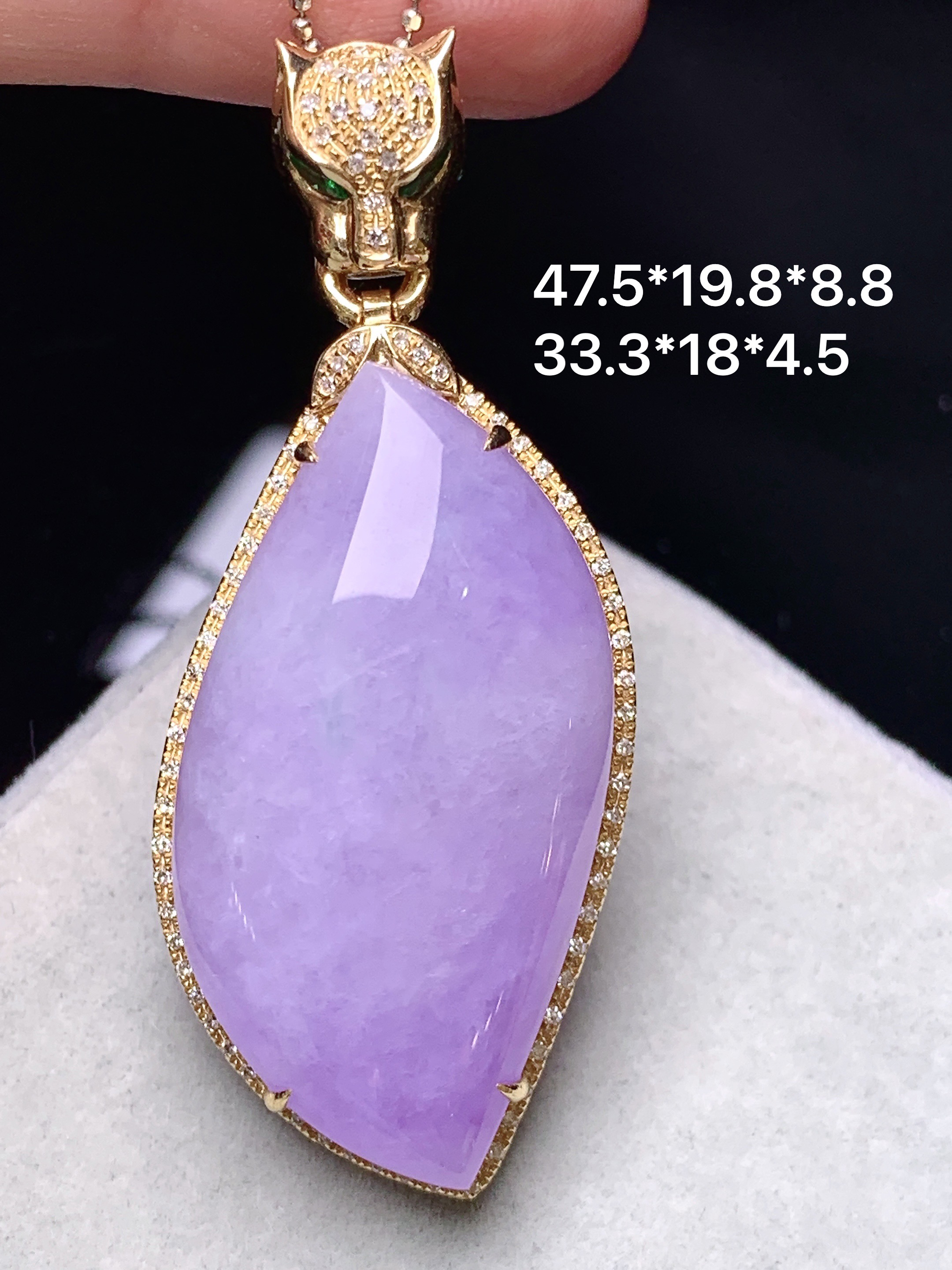 18k金钻镶嵌紫罗兰随形吊坠 玉质细腻 色泽艳丽清新 水润亮眼 整体尺寸47.5*19.8*8.8b1