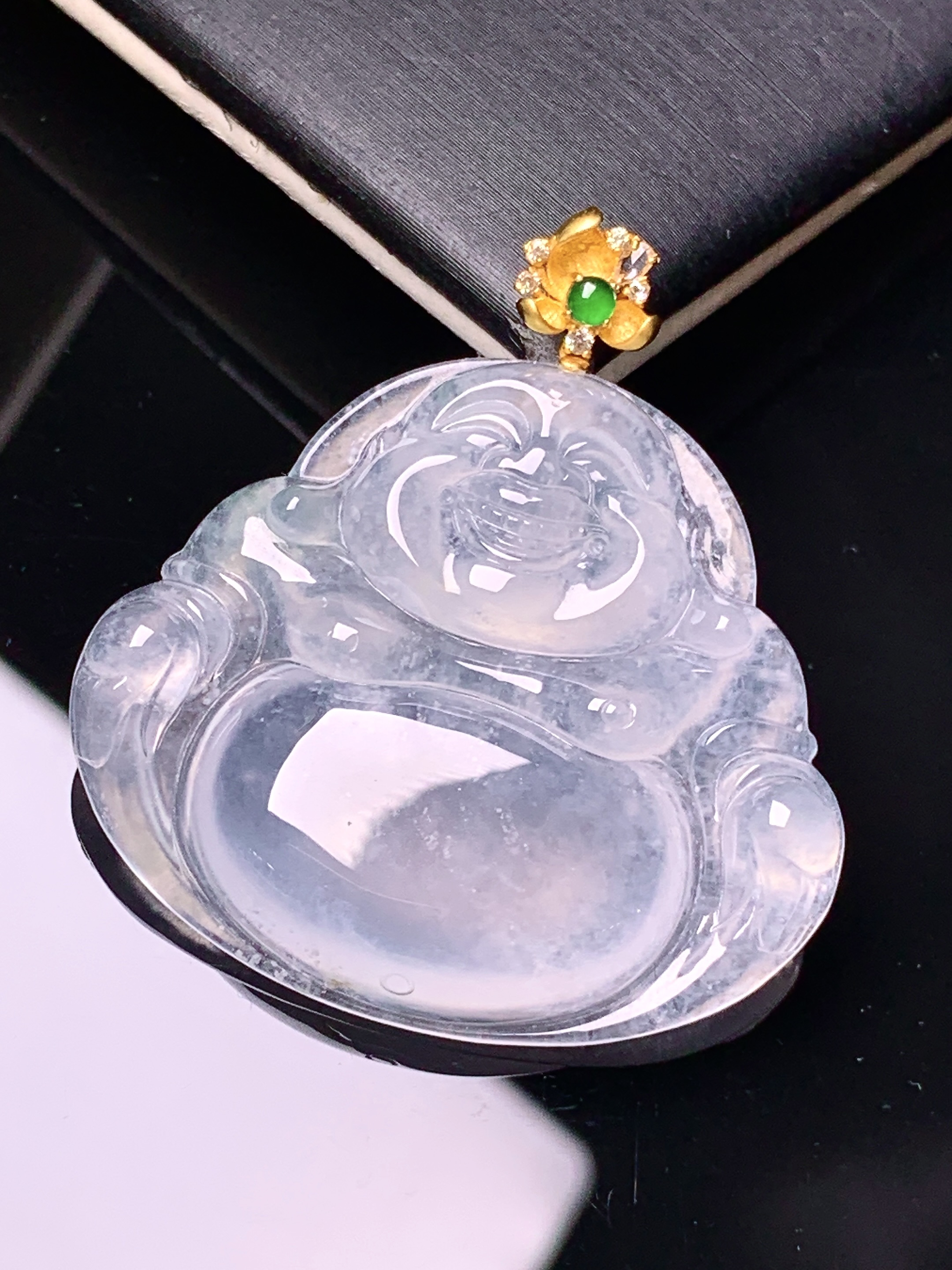 18k金钻镶嵌冰种佛公吊坠 玉质细腻 色泽艳丽清新 水润亮眼 整体尺寸37*34.6* 5.6c1