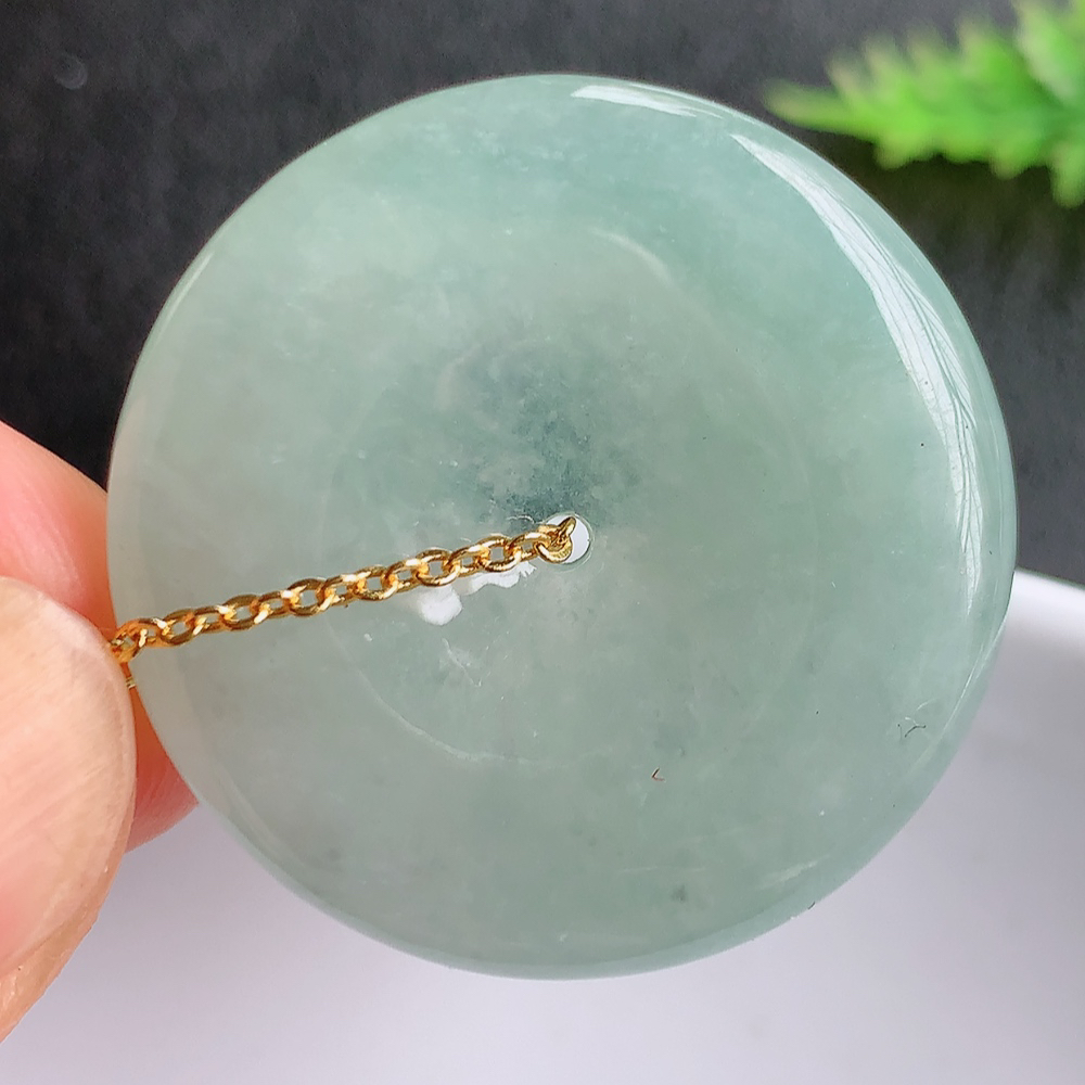 冰润平安扣挂件 吊坠 质地细腻，温润而泽，精雕平安扣光滑圆润，平安扣佑平安，赋予平安无事的意念，寓意