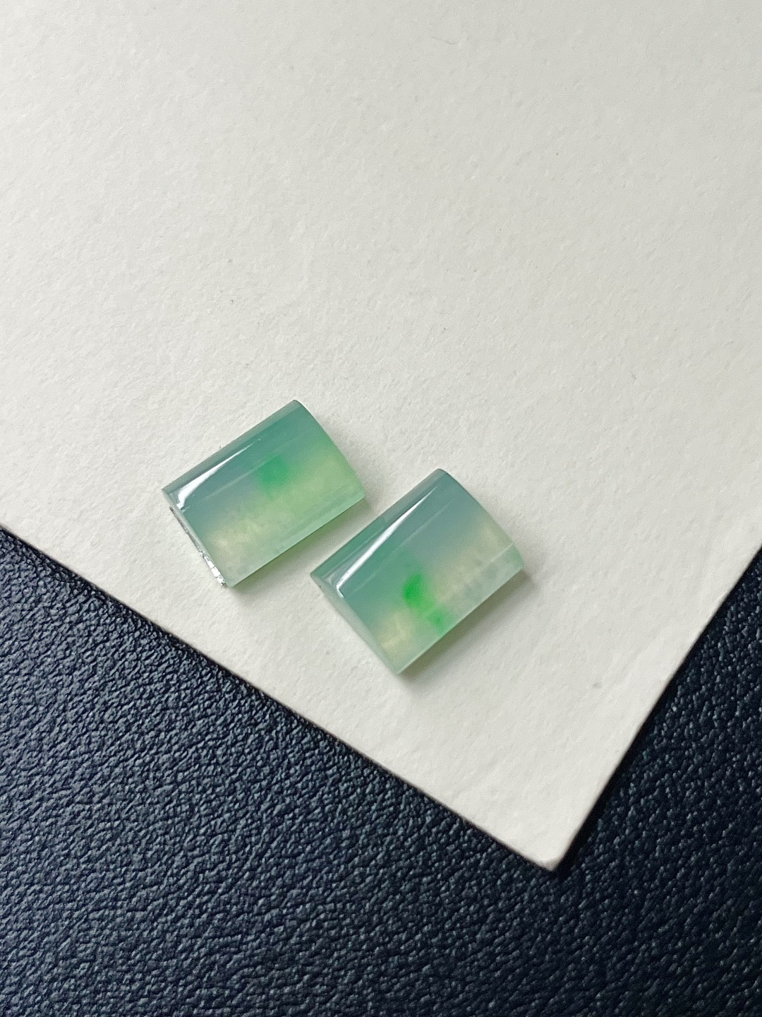 ️马鞍一对，飘花灵动，种老细腻形体佳，尺寸：11.8*9.5*4.7，11.7*9.2*4.3，a