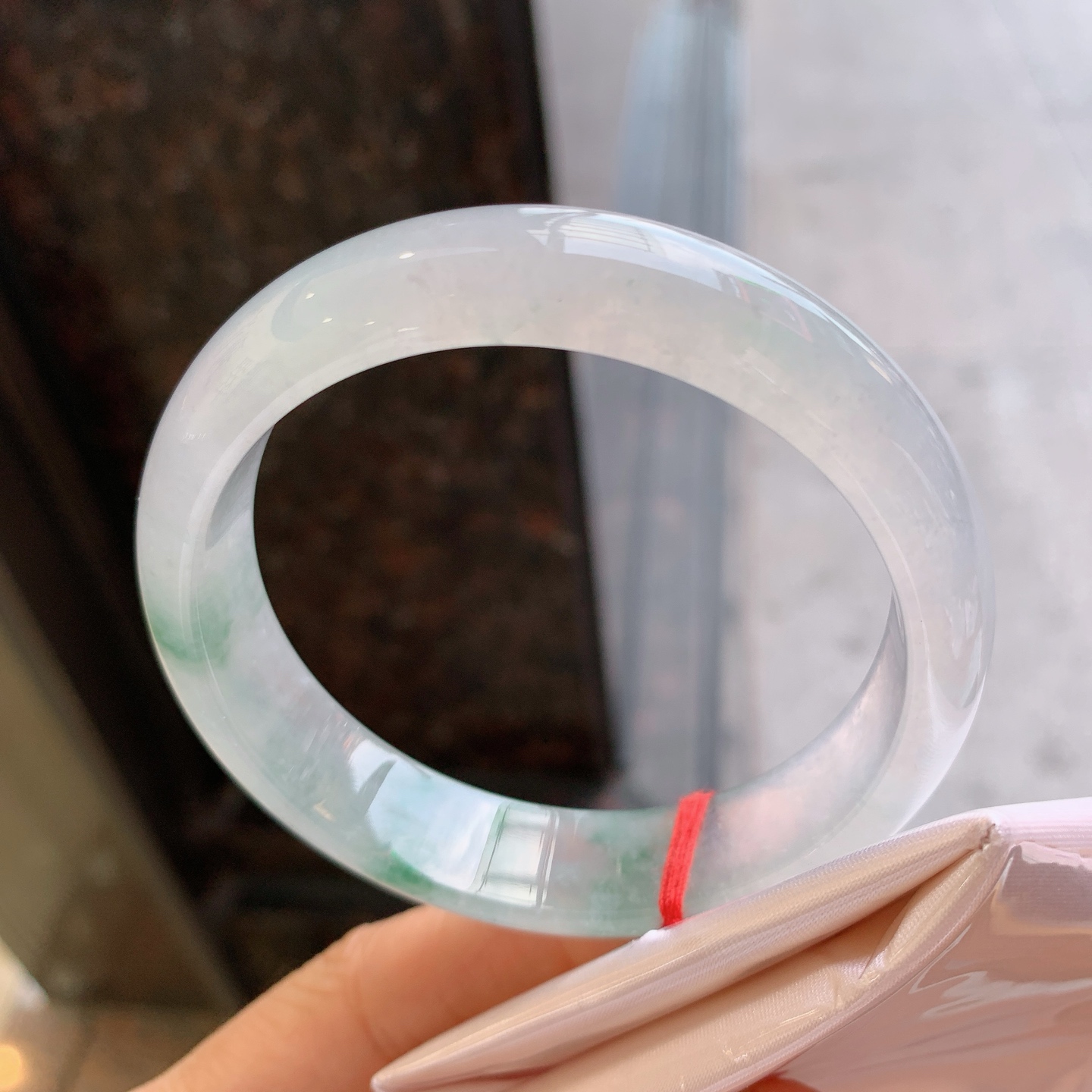 正圈冰种飘花，无裂，尺寸：57.5/14/7.8，冰润