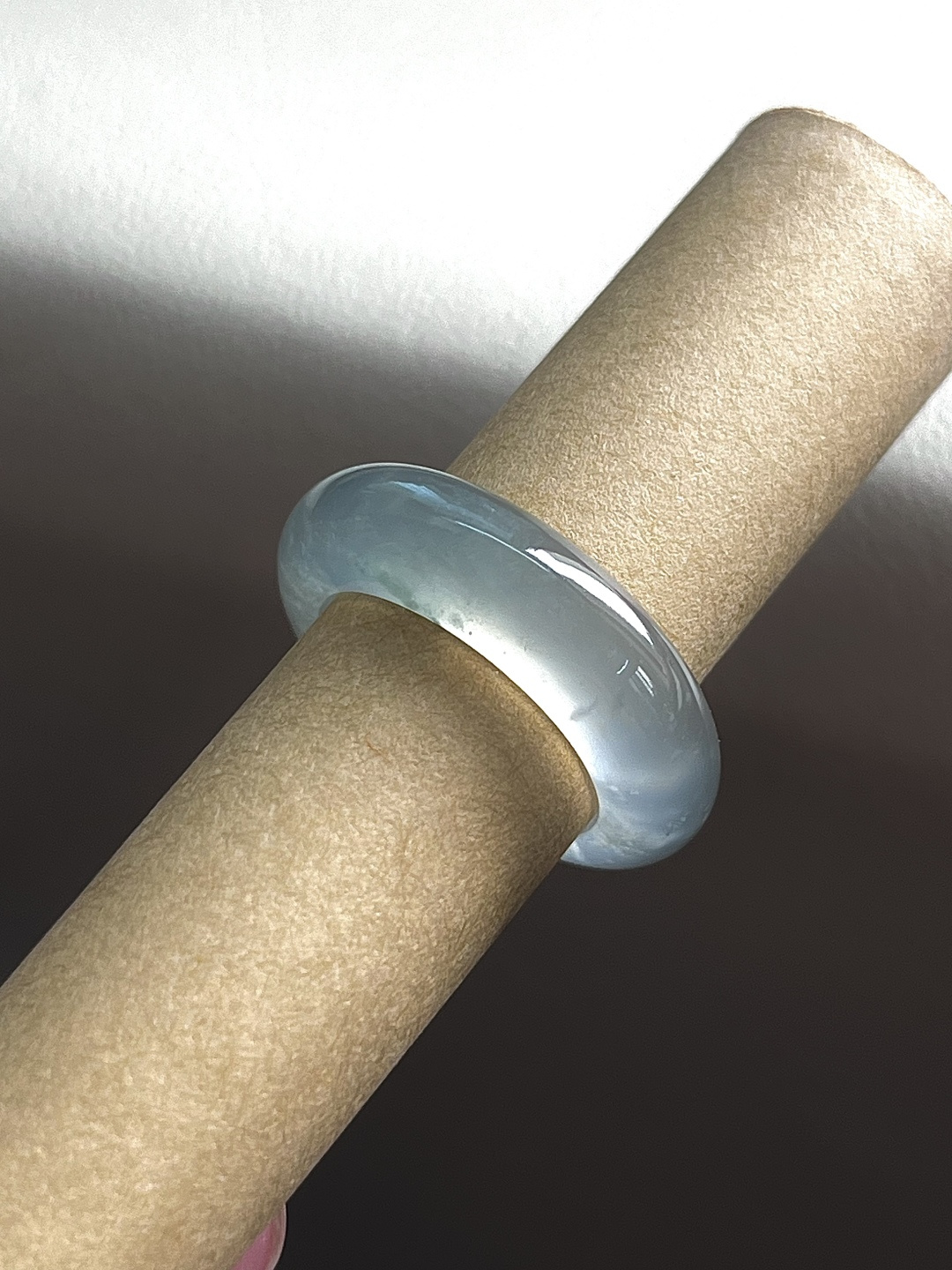 指环，冰润水透，种老细腻起荧，尺寸：17.4*6.9*4.7，a58424