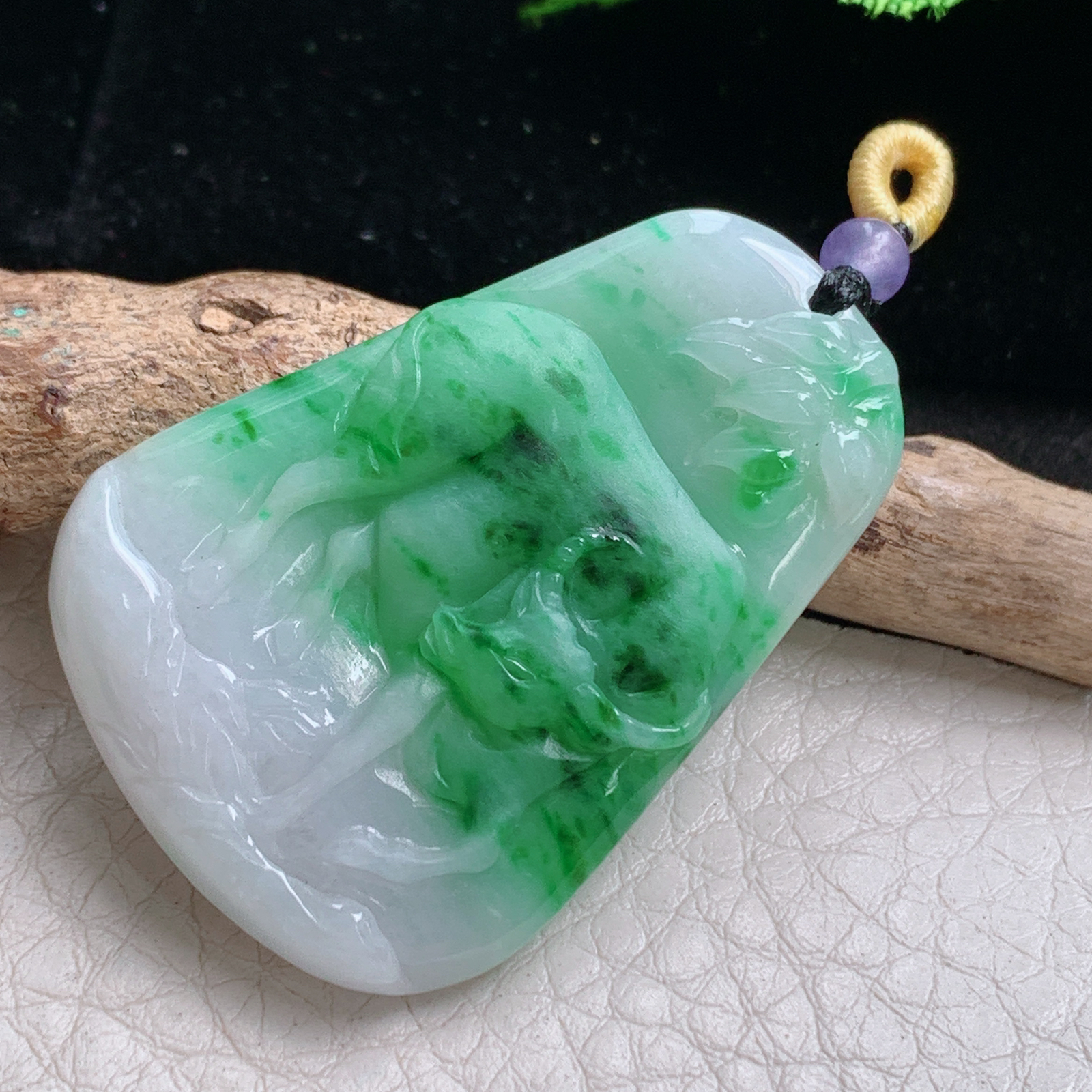 t实拍41*29.3*5.8缅甸翡翠A货精雕辣绿扭转乾坤 生肖立体牛玉吊坠 玉挂件