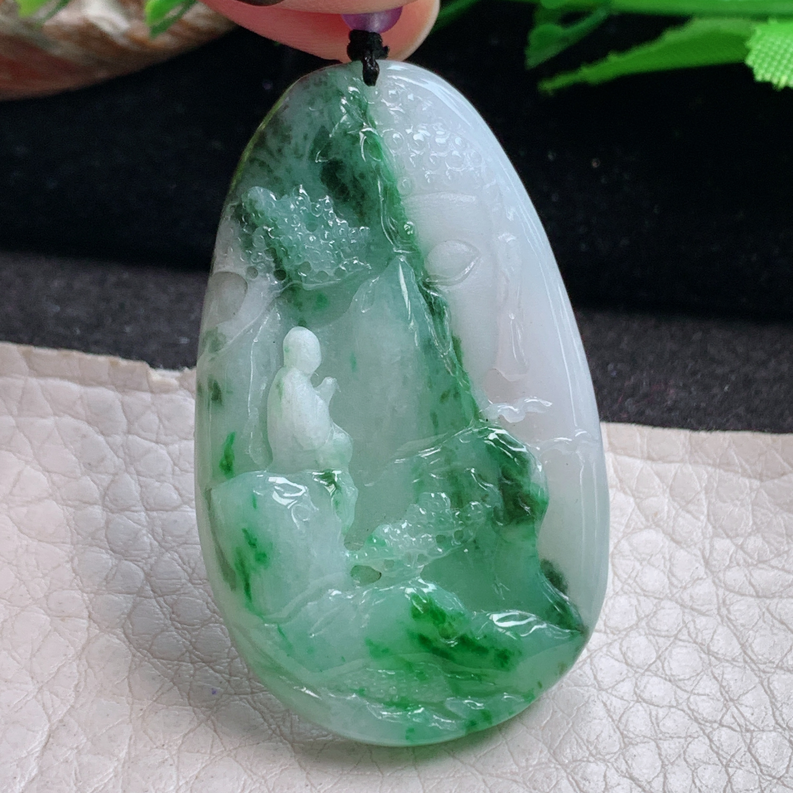 t实拍46.8*28*6.6缅甸翡翠A货精雕飘绿一心向佛 佛祖玉吊坠 玉挂件