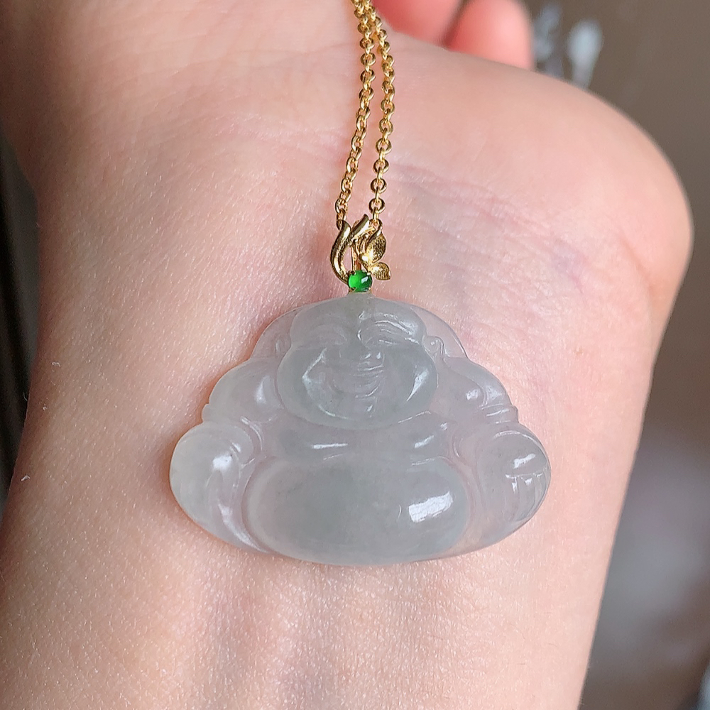 18k金扣冰润佛公翡翠吊坠，澄净美好的冰润福佛，水足丰盈，灵润、细腻，表情刻画入木三分，盈满欢喜， 