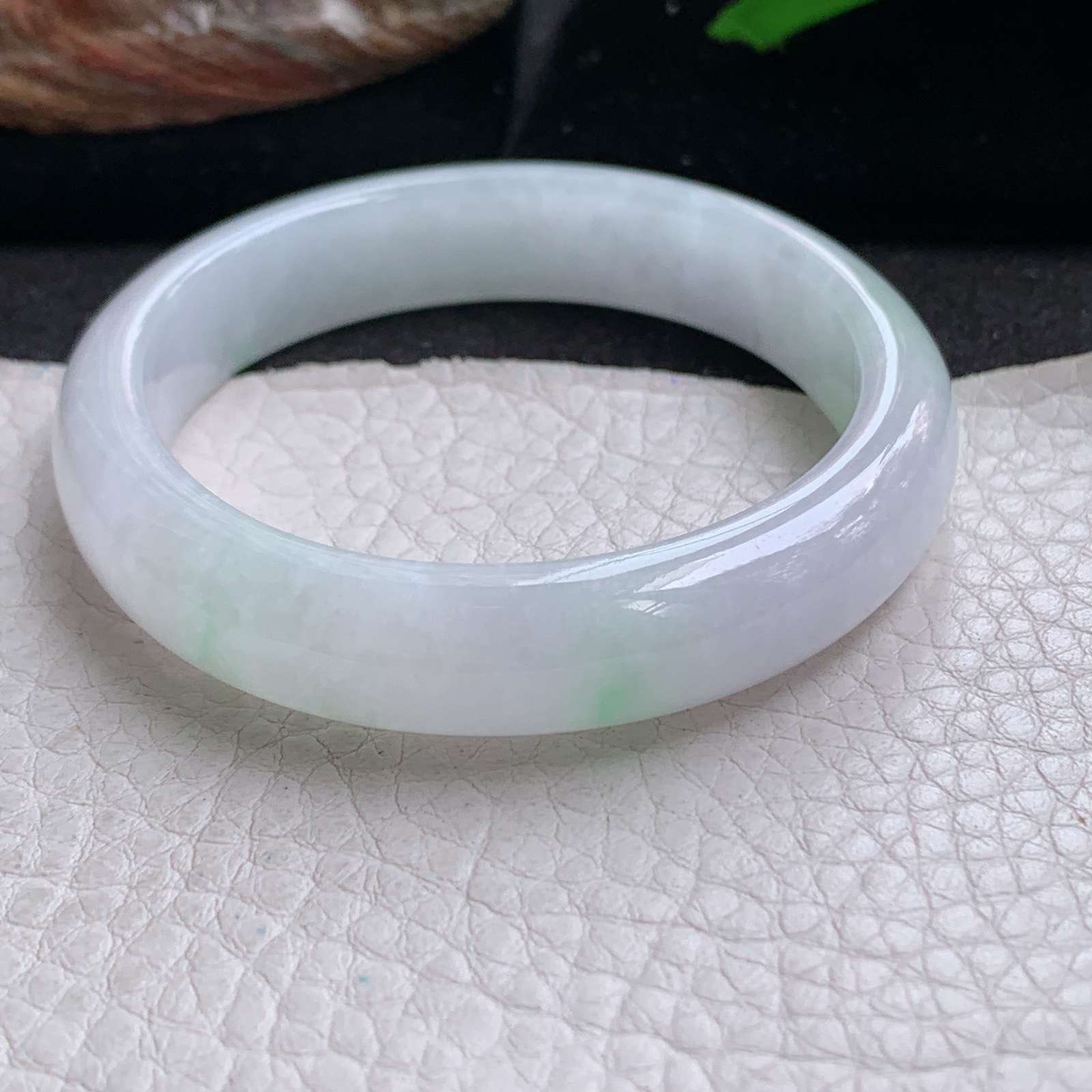 nr实拍54.8*48.5*11*7贵妃镯 天然缅甸翡翠a货手镯清新蛋形玉镯子