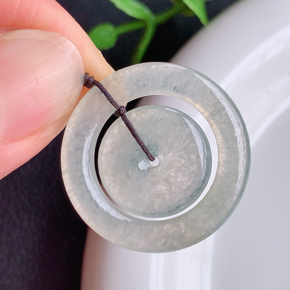 冰润饱满子母平安扣，老坑冰种材料，种水上乘，冰胶感十足，莹润通透，不可多得佳品，高收藏价值  W  449.22尺寸：27.2-3.2mm