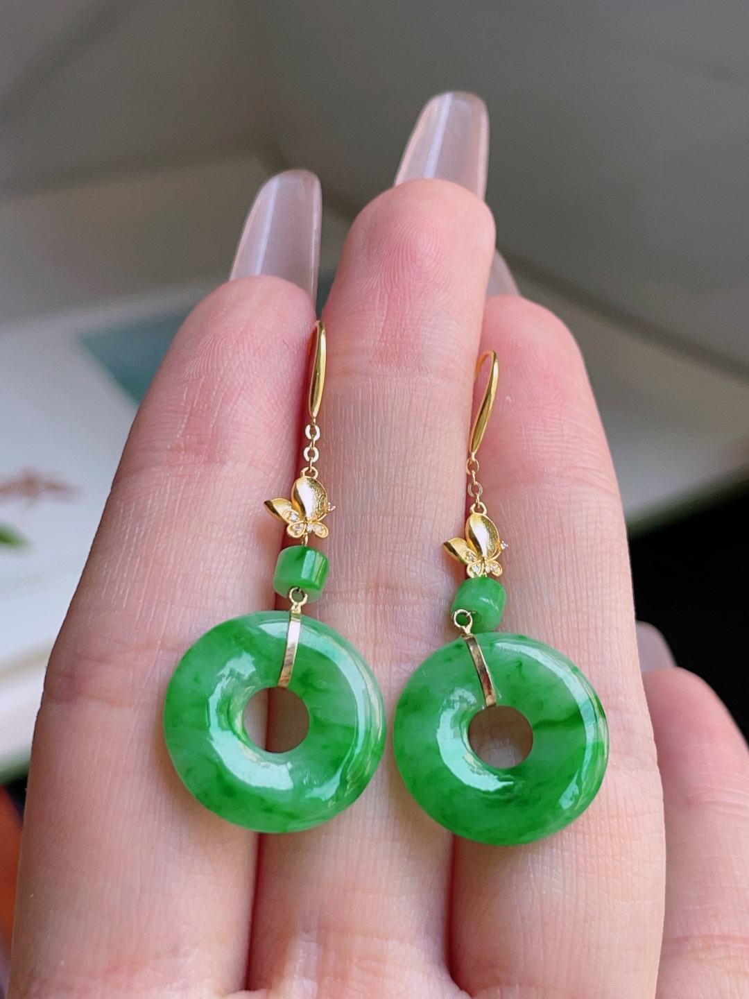 ️ 冰飘绿花甜甜圈耳坠，色泽鲜艳，种老水润，18k金镶嵌 41.1/16.3/2.5