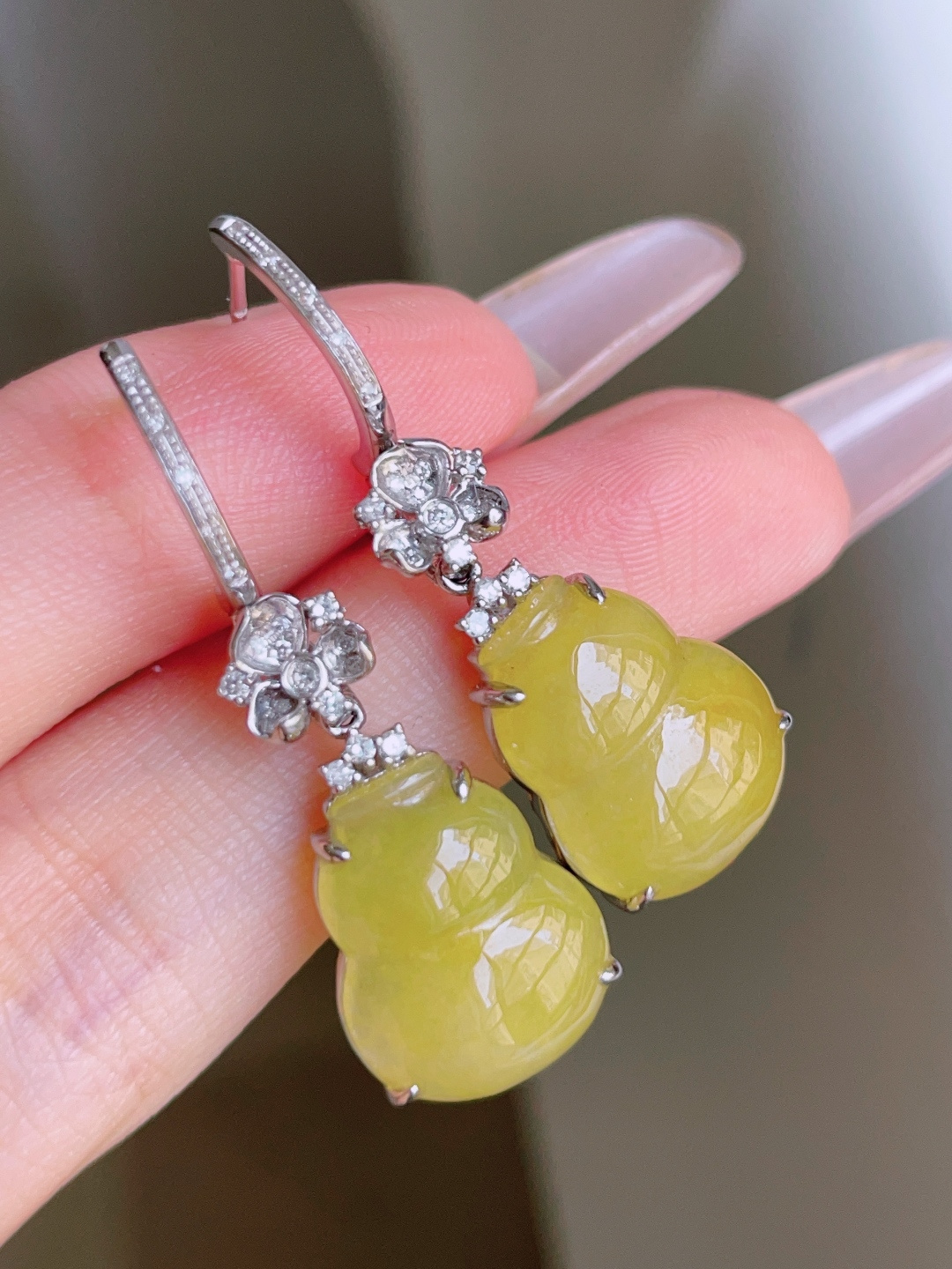 ️ 冰黄翡葫芦耳坠，色泽鲜艳，种老水润，18k金镶嵌 34.7/12/6.4