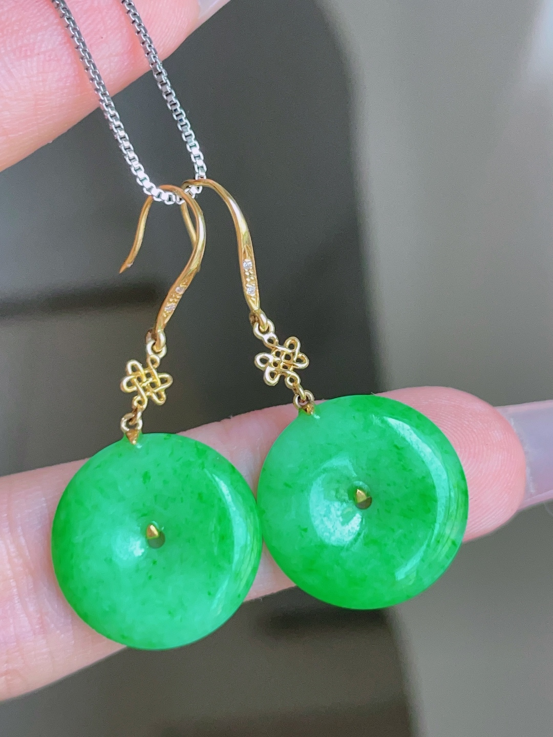 ️ 冰阳绿平安扣耳坠，色泽鲜艳，种老水润，18k金镶嵌 33/16.1/3