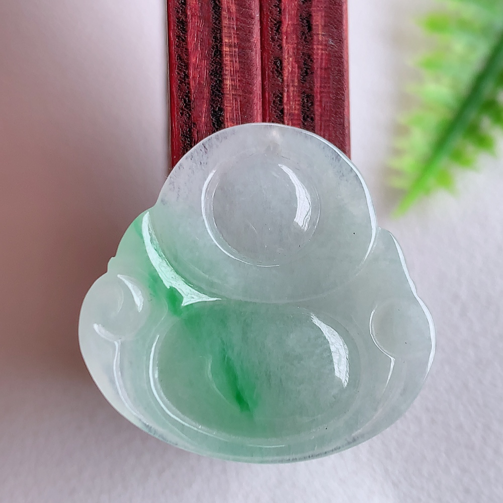 冰润佛公翡翠吊坠，澄净美好的冰润福佛，水足丰盈，灵润、细腻，表情刻画入木三分，盈满欢喜， W357.22尺寸：24.2-25.5-4.8mm