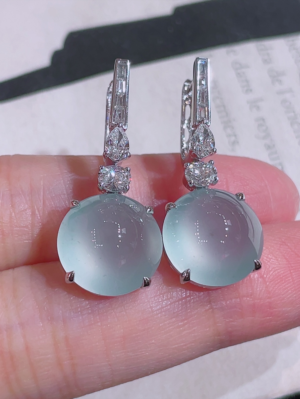️高冰玻璃种大鸽子蛋耳坠，无裂，18k金镶嵌，种水，全景天窗，重金镶嵌，南非钻镶，厚装饱满，荧光四射，刚性十足，高端大气，时尚百搭，性比高29.2/12.5/9.0，裸石12.5/12.5