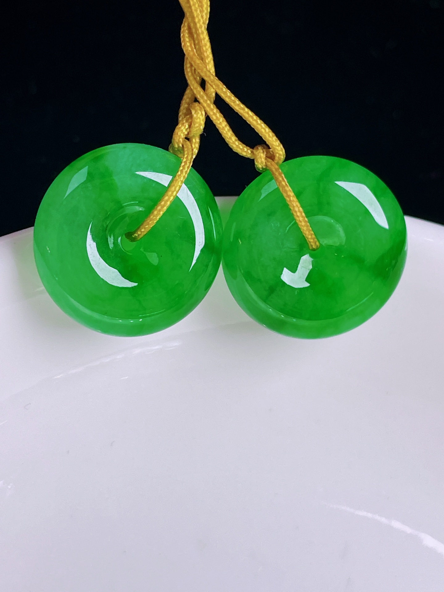 ️冰绿耳坠，老种起光，细底通透，尺寸：15/4.6mm，0425