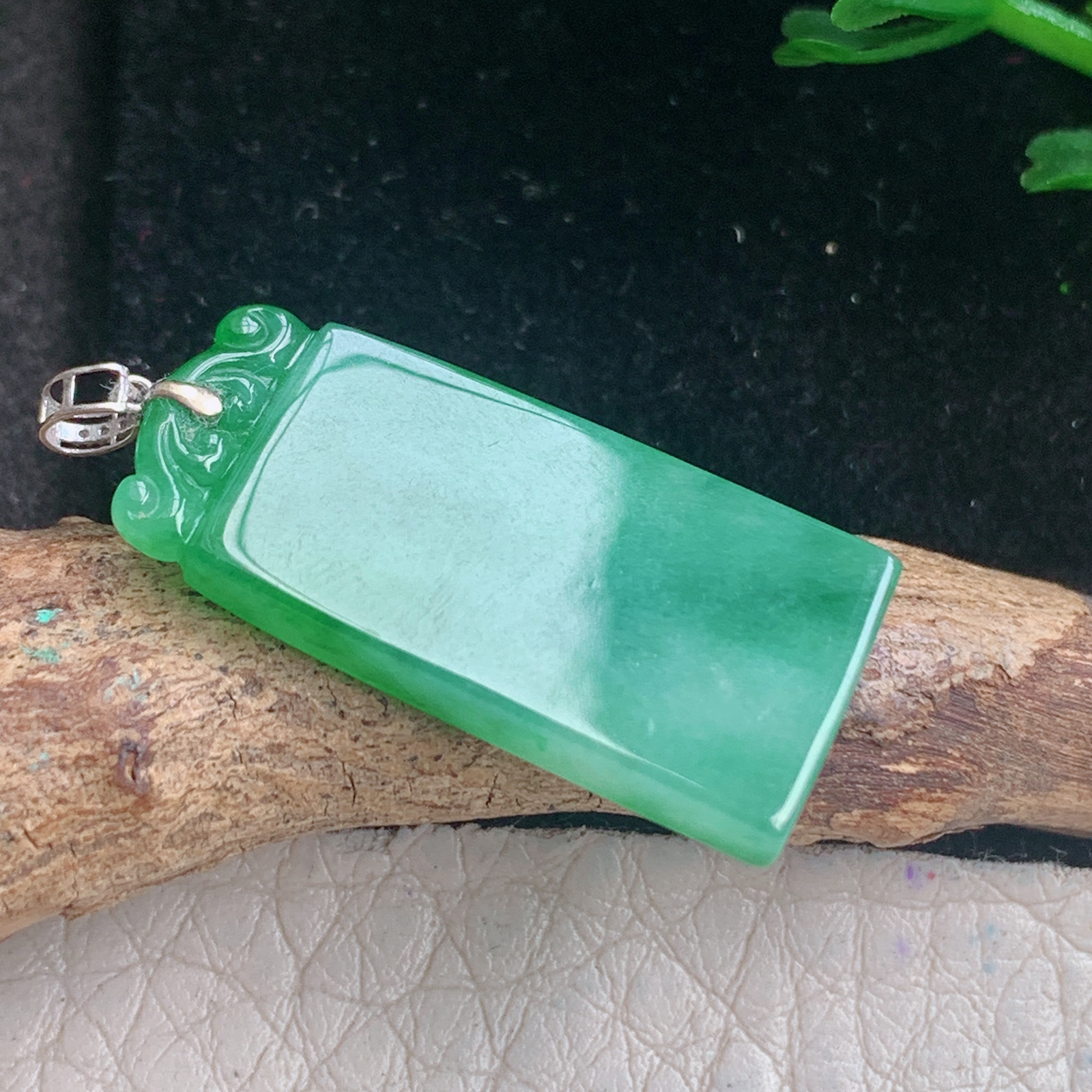 lz实拍26.2*12.5*3.3天然缅甸翡翠满绿平安无事牌玉吊坠 玉挂件