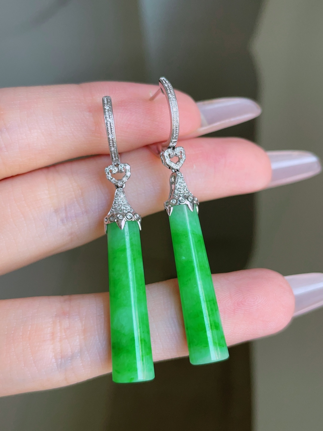 ️ 冰阳绿平安柱耳坠，色泽鲜艳，种老水润，18k金镶嵌 49.2/6.7/5.3，编号