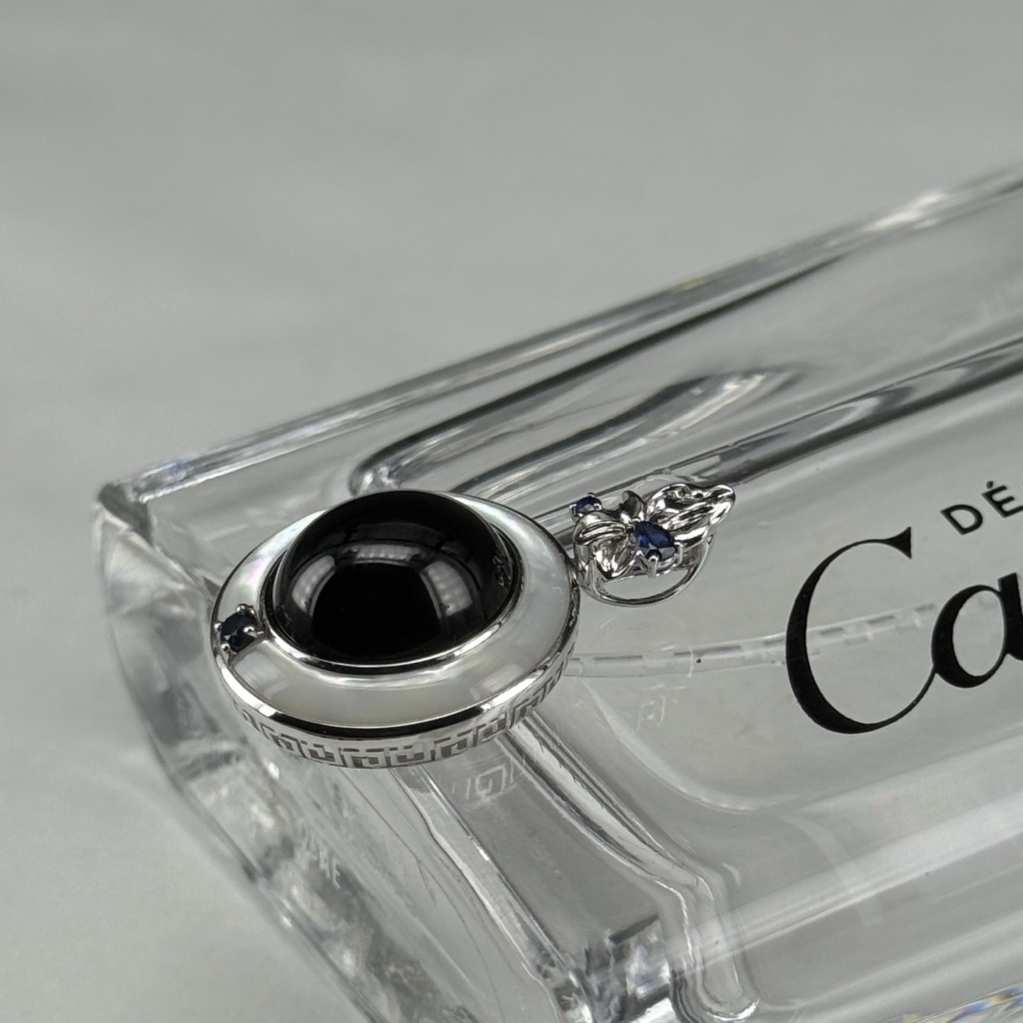 精品18k墨翠蛋面女士吊坠 种好色正 黑度极好 打灯通透 油性十足 尺寸29.7