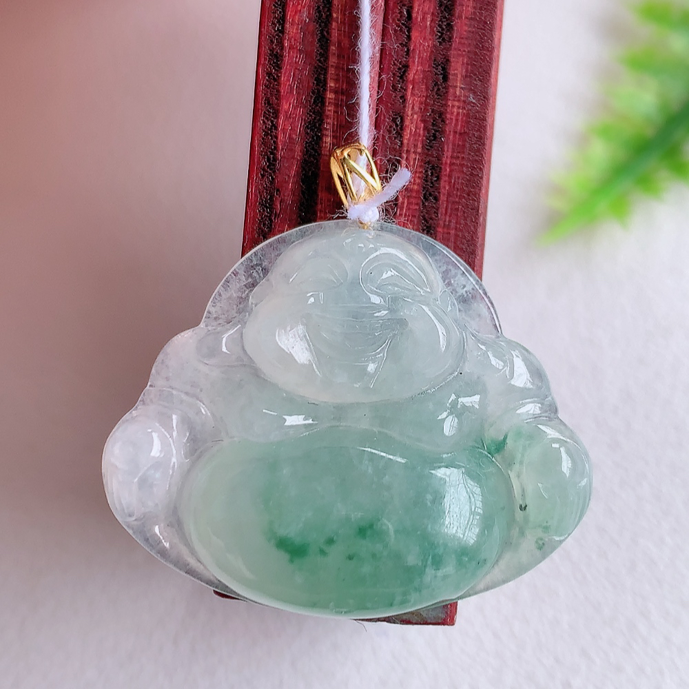 18k金扣冰润佛公挂件 玉质细腻  笑佛面相喜庆，开怀大笑，憨态可掬。惟妙惟肖，寓意福禄双全，吉祥美