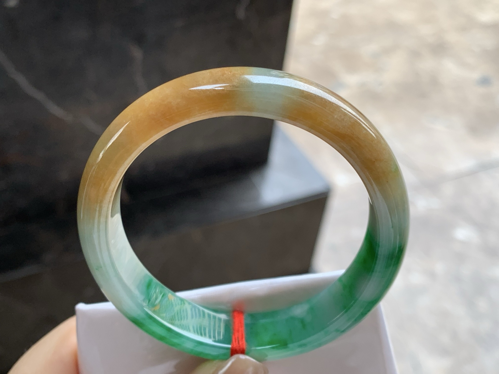 55.5-13.6-7.7

黄加绿手镯^_^底子细腻 颜色搭配漂亮