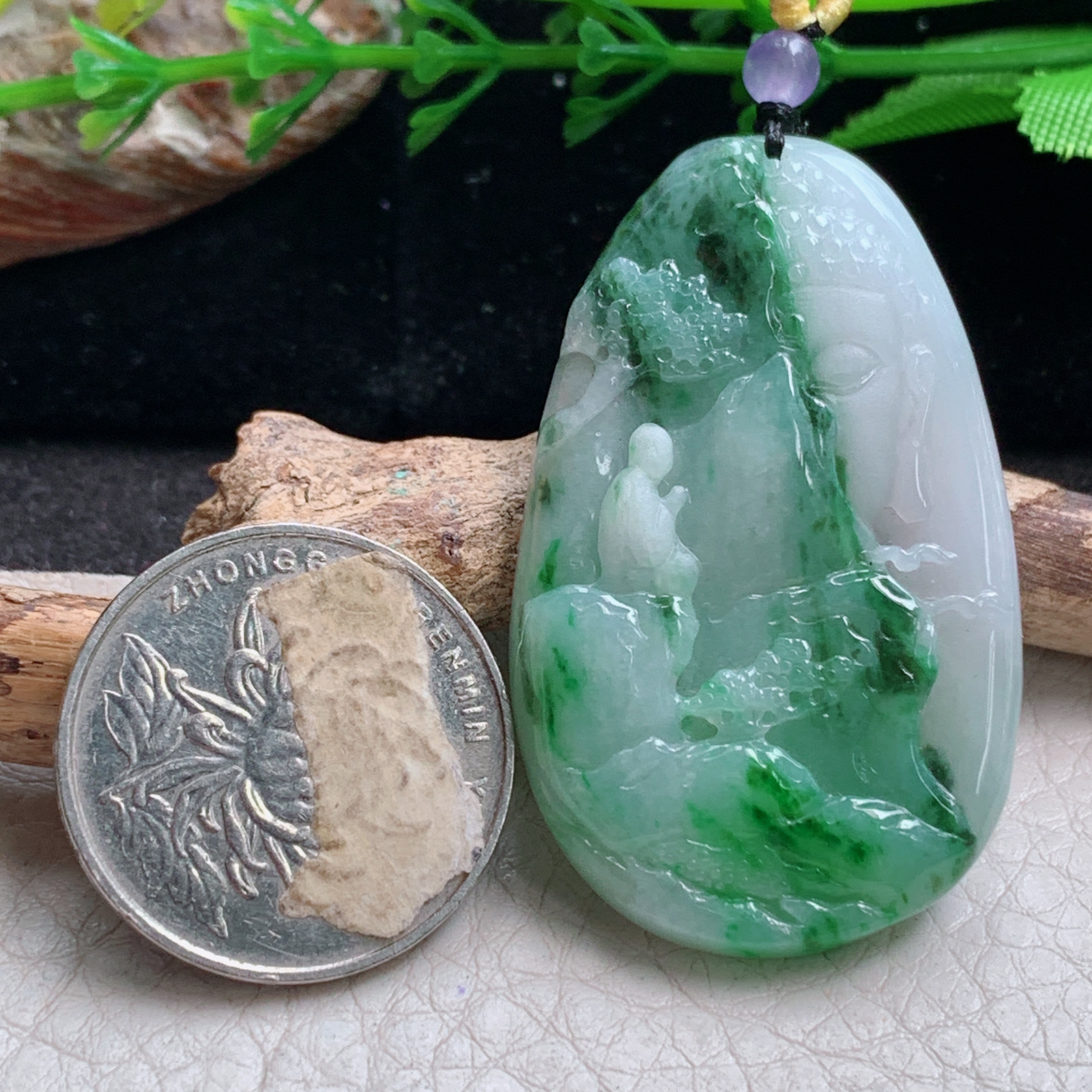 t实拍46.8*28*6.6缅甸翡翠A货精雕飘绿一心向佛 佛祖玉吊坠 玉挂件