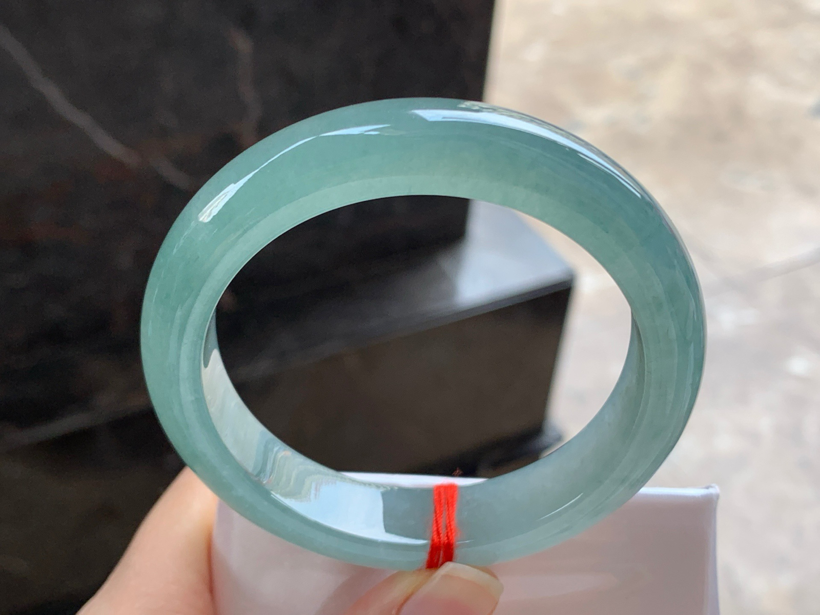 55.5-12.8-8.7

冰蓝水手镯^_^鲜艳