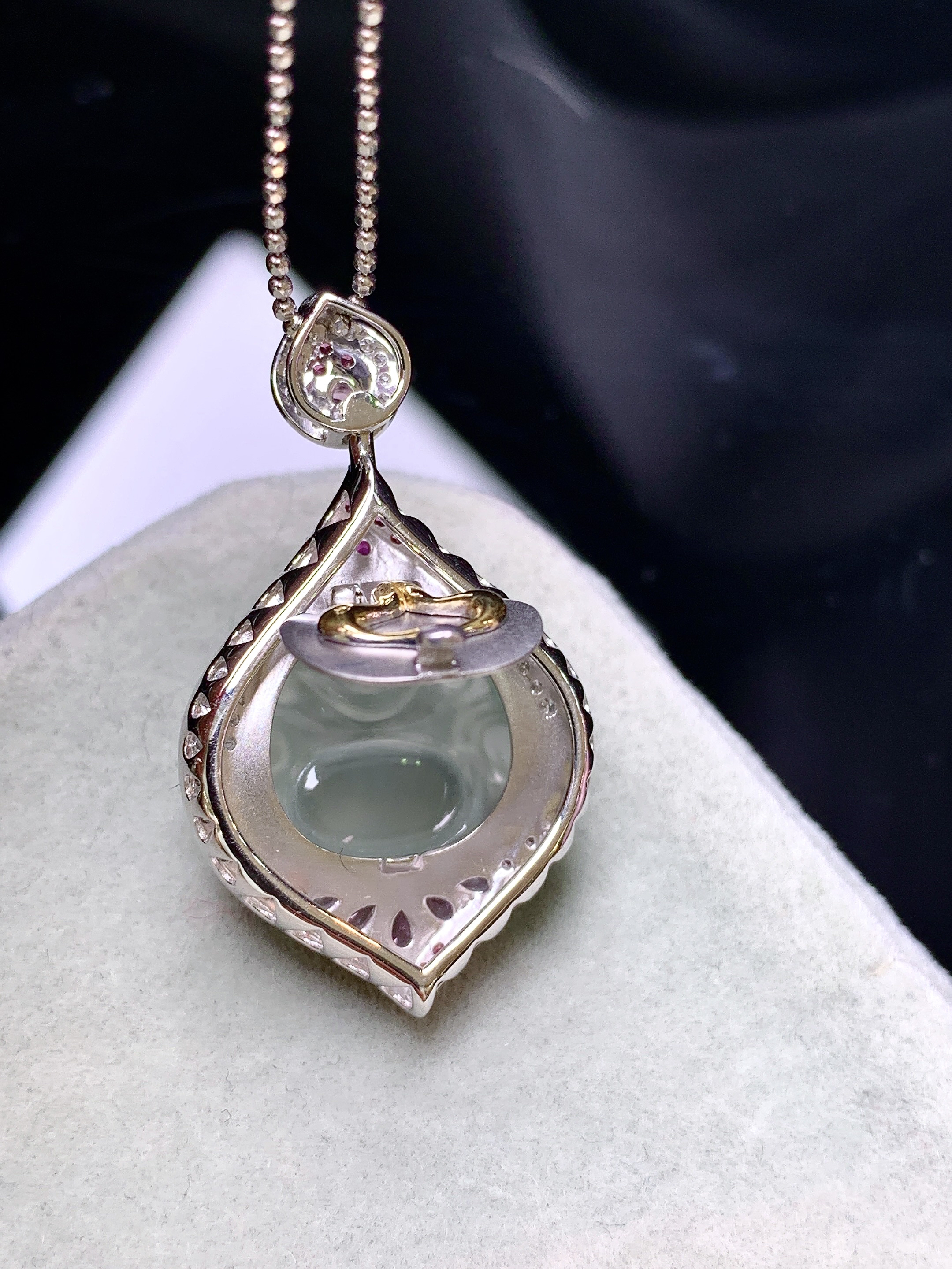 18k金钻镶嵌冰种佛公吊坠 玉质细腻 色泽艳丽清新 水润亮眼 整体尺寸31*17.8*7.8m5