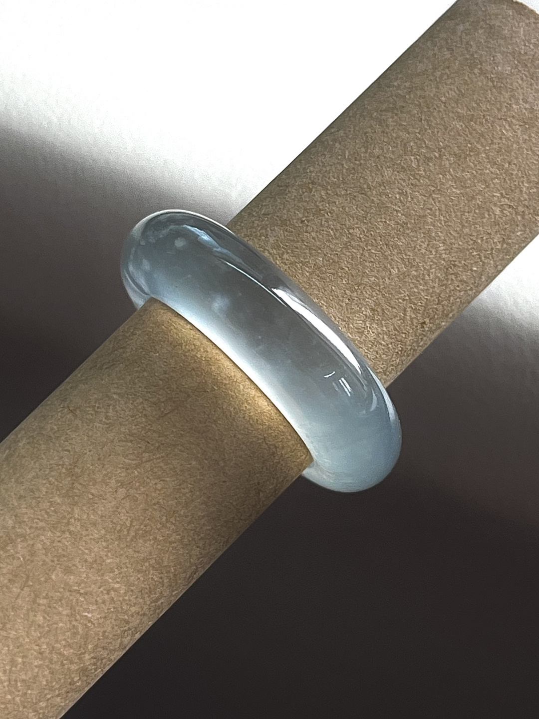 指环，冰润水透，种老细腻起荧，尺寸：17.4*6.9*4.7，a58424